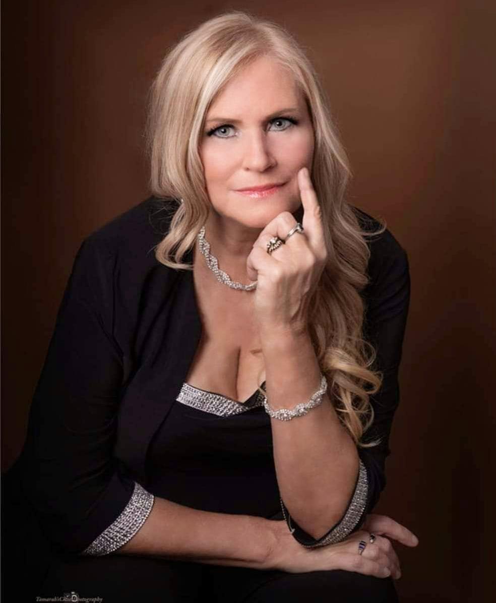 actor Karen Edwards large photo