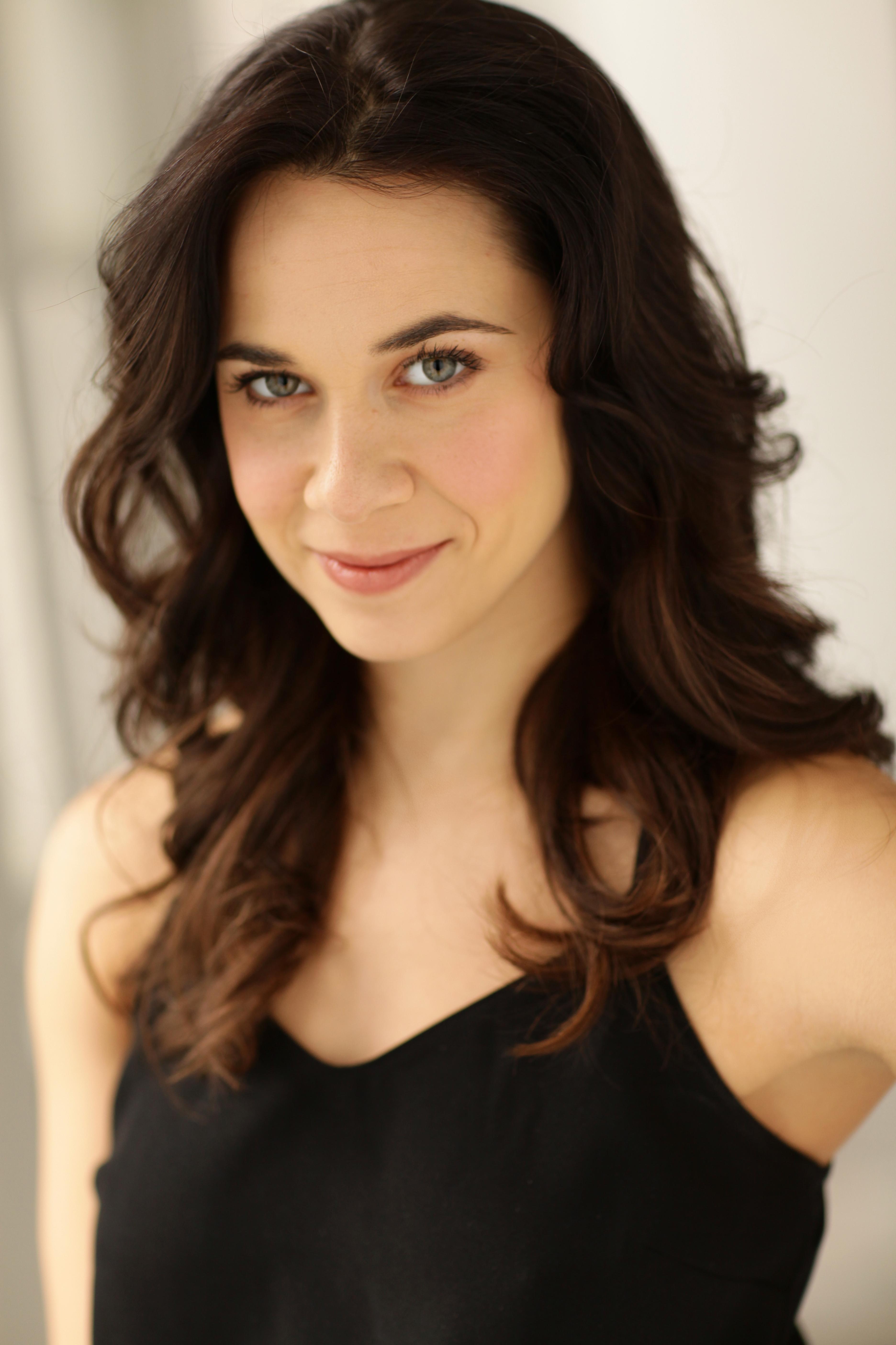 actor Caitlin Zoz large photo