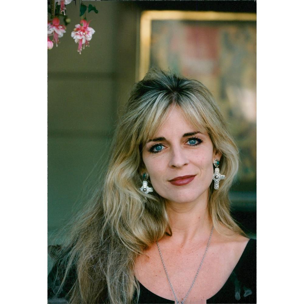 actor Carlene Carter large photo