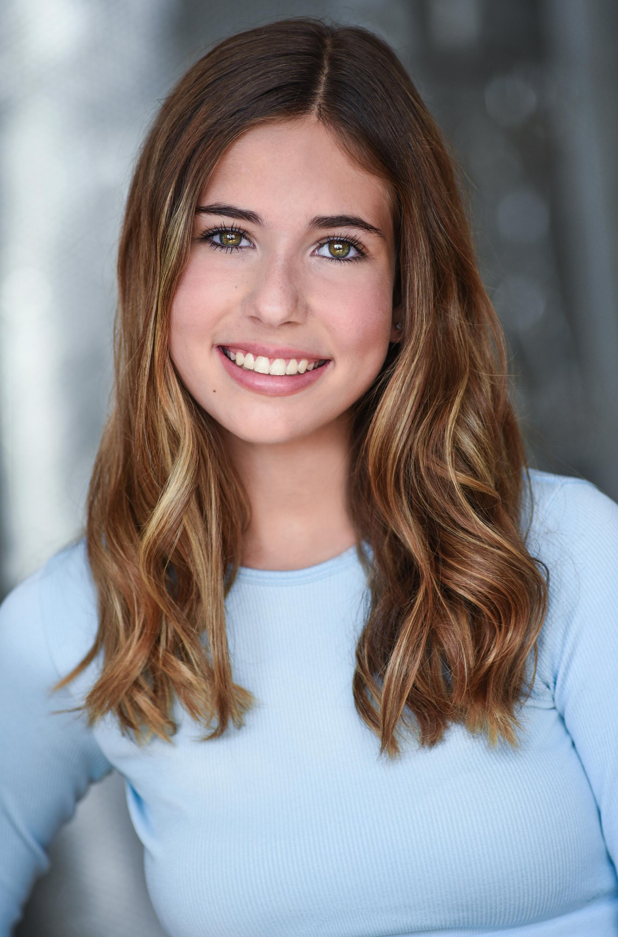 actor Alyssa Marie Nanos large photo