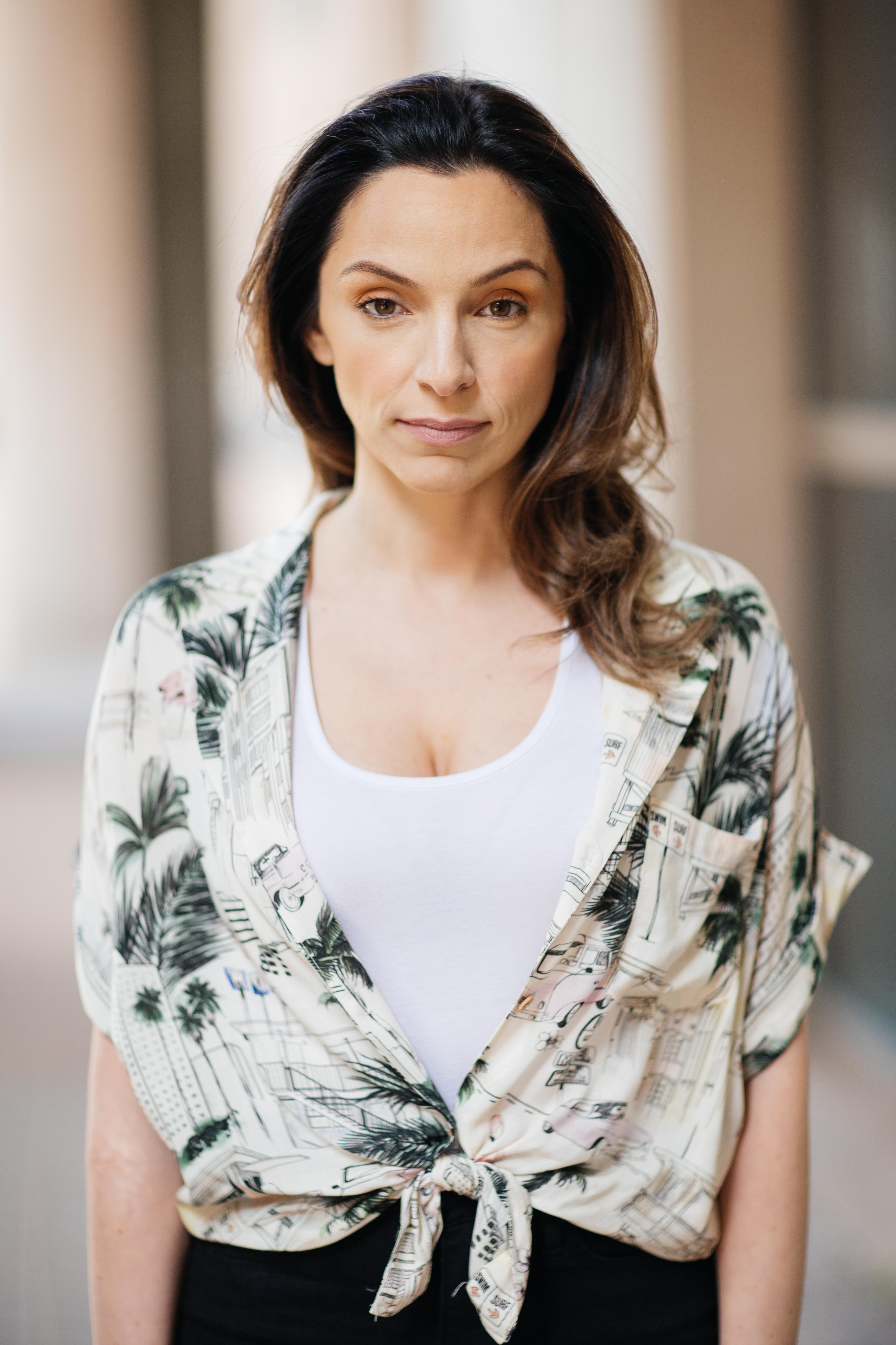 actor Angela Galanopoulos large photo