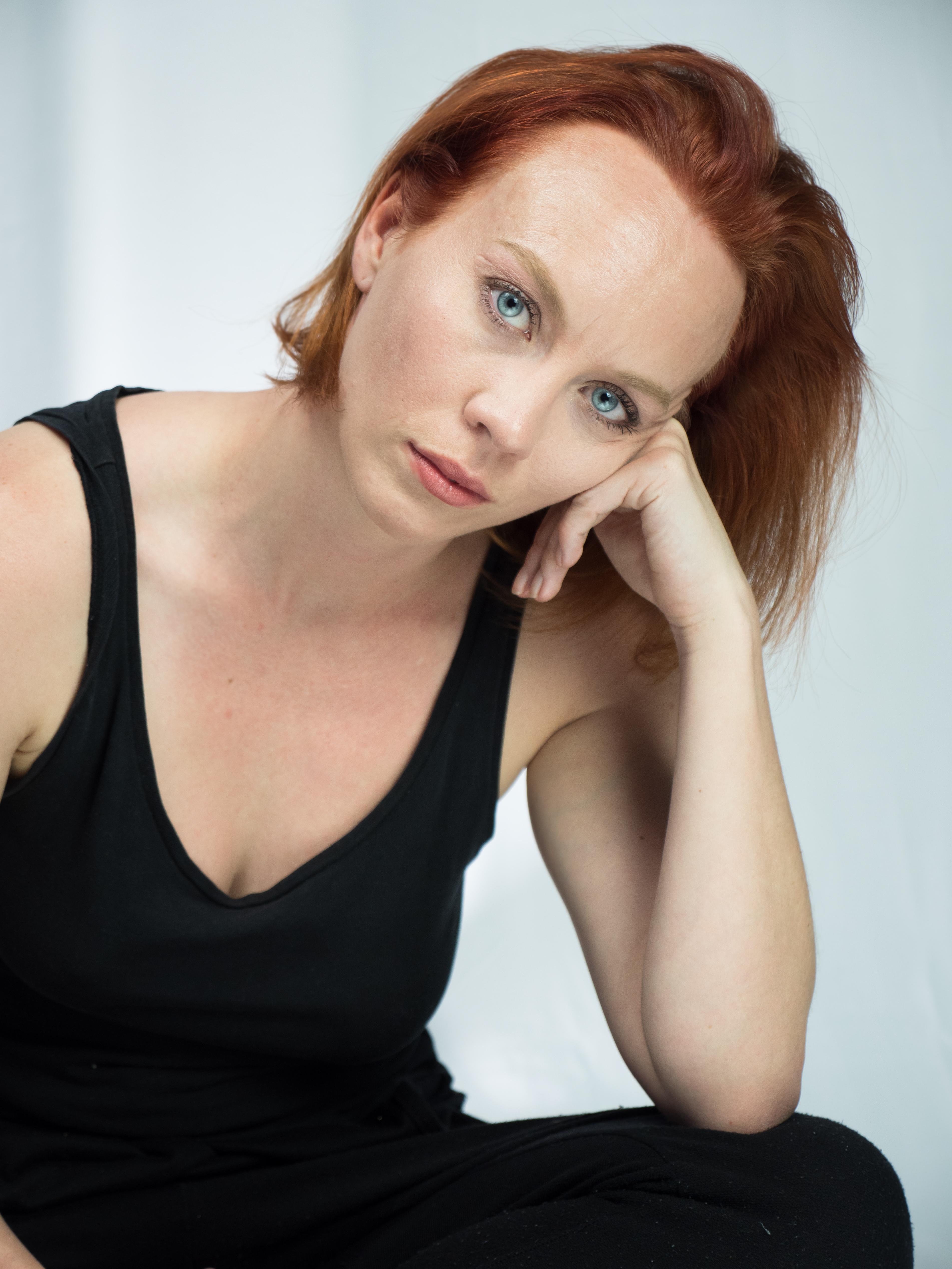 actor Emma Monk large photo