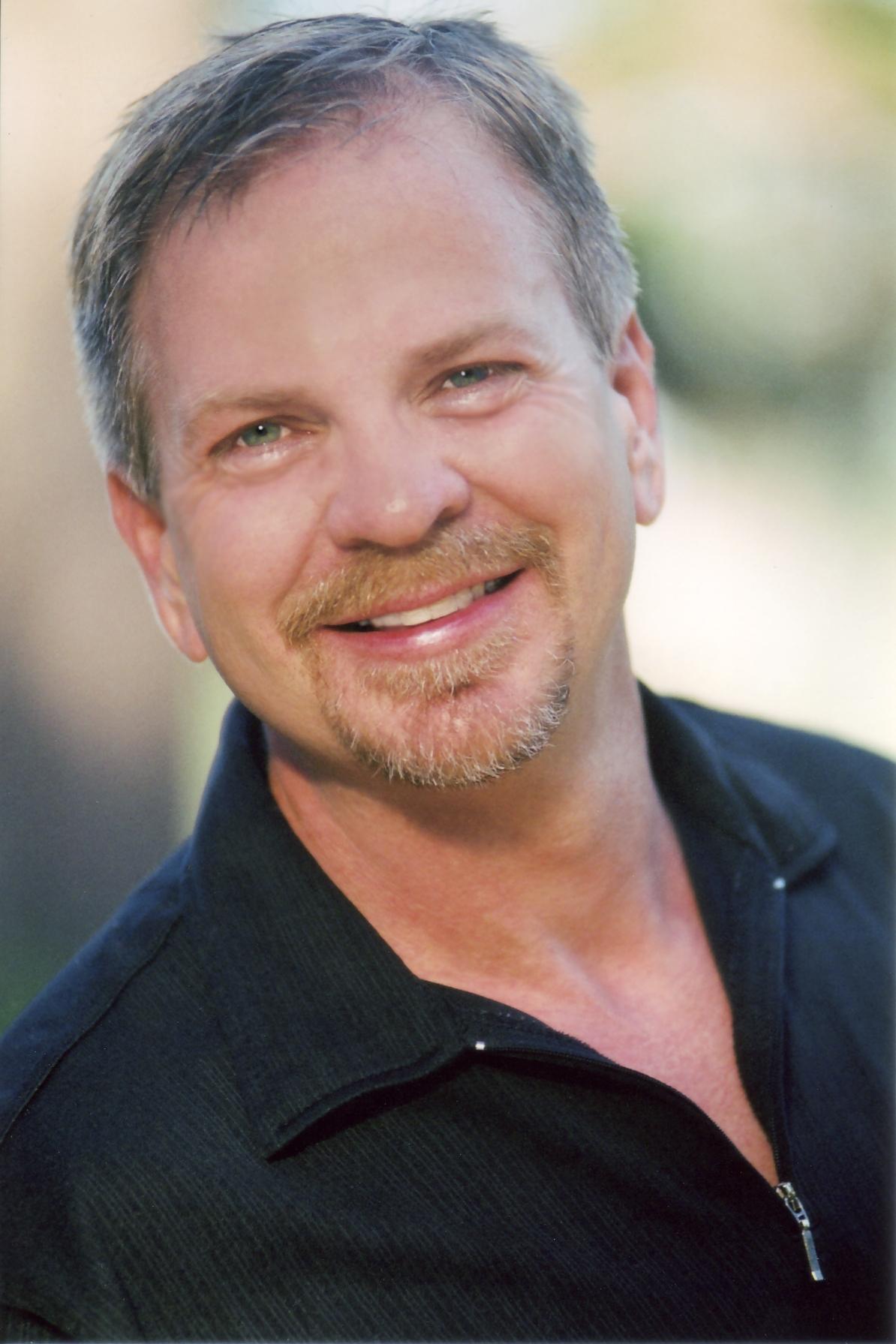 actor Tom Cain large photo