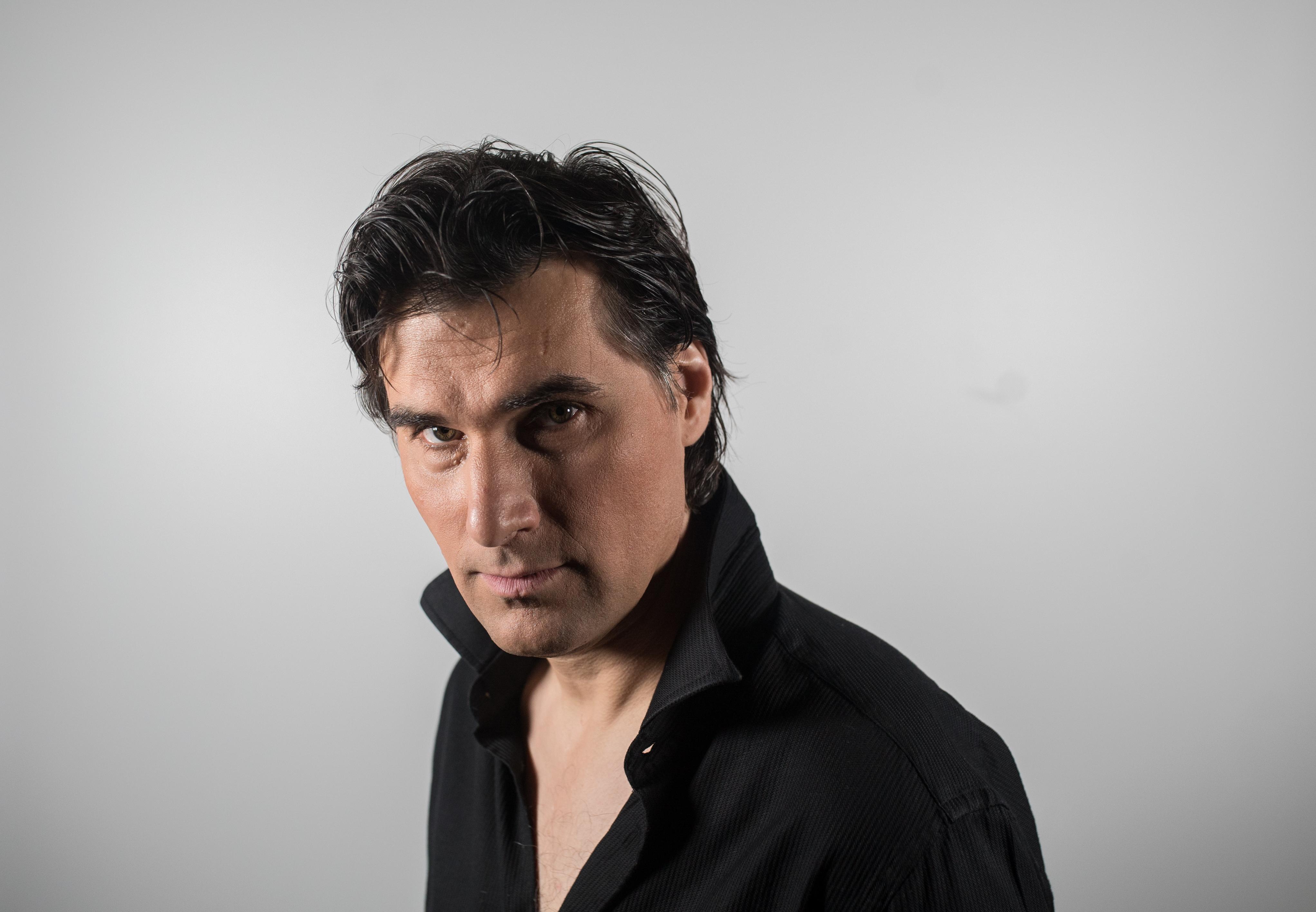 actor Serhat Kaner large photo