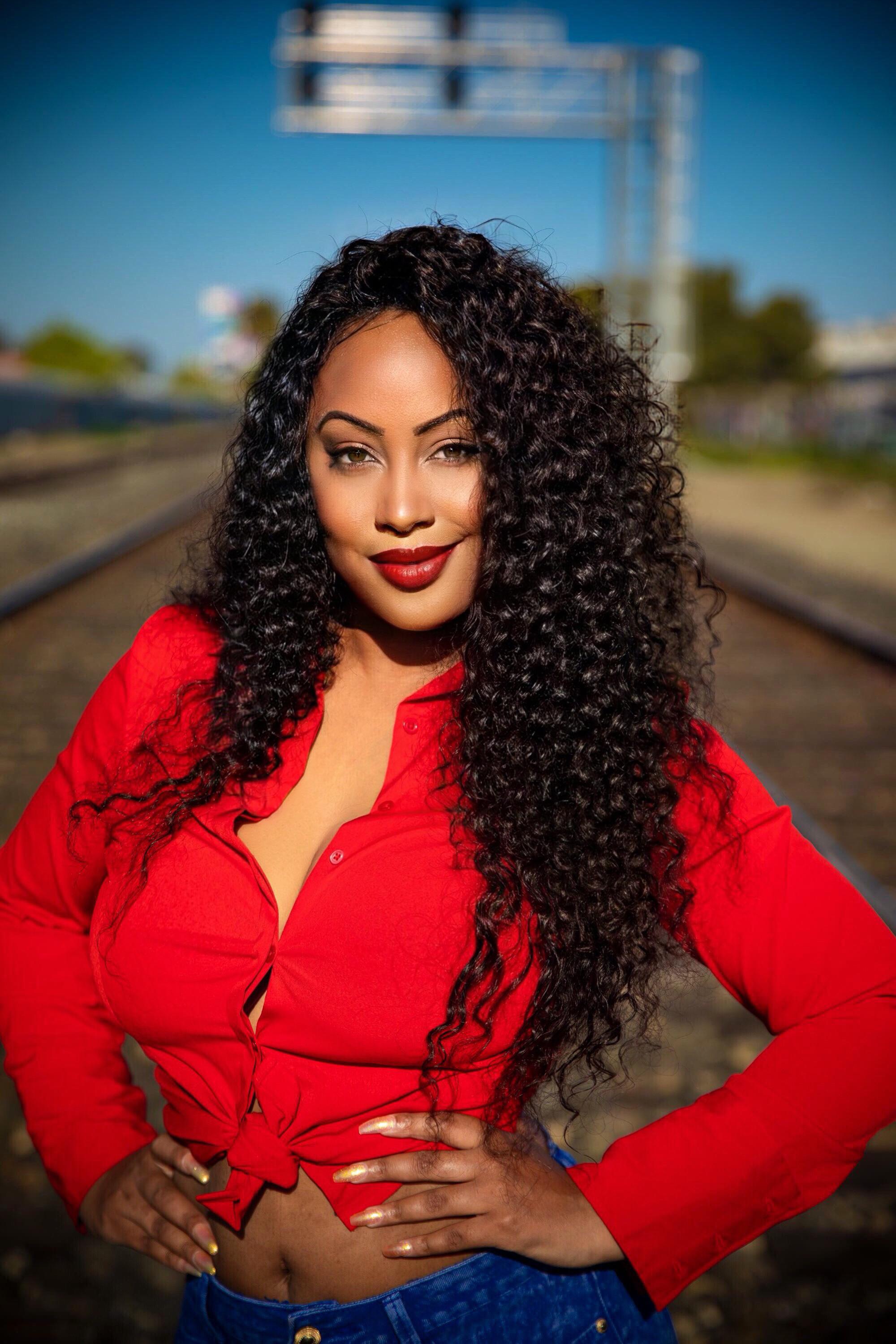 actor Quania Jones large photo