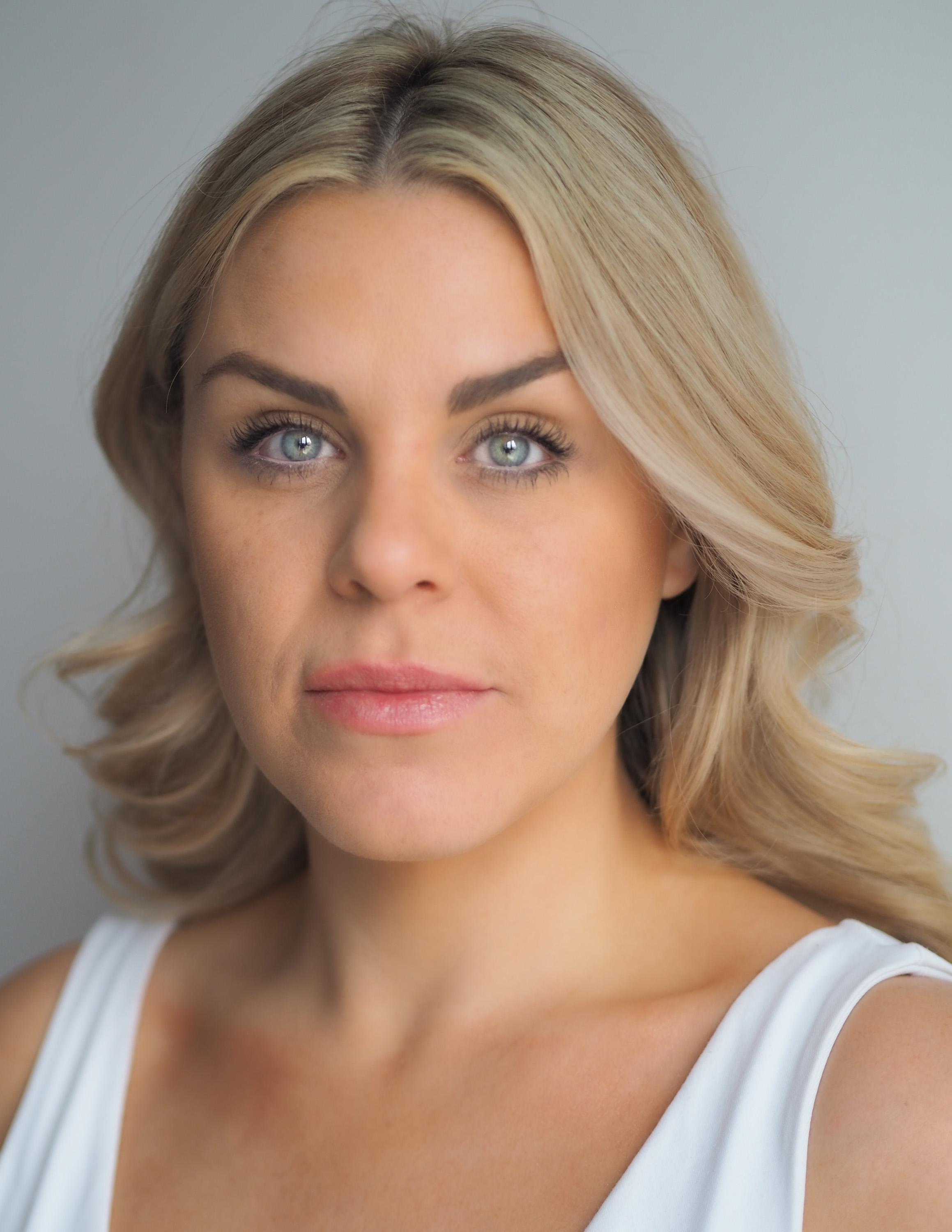 actor Kate Gallagher large photo