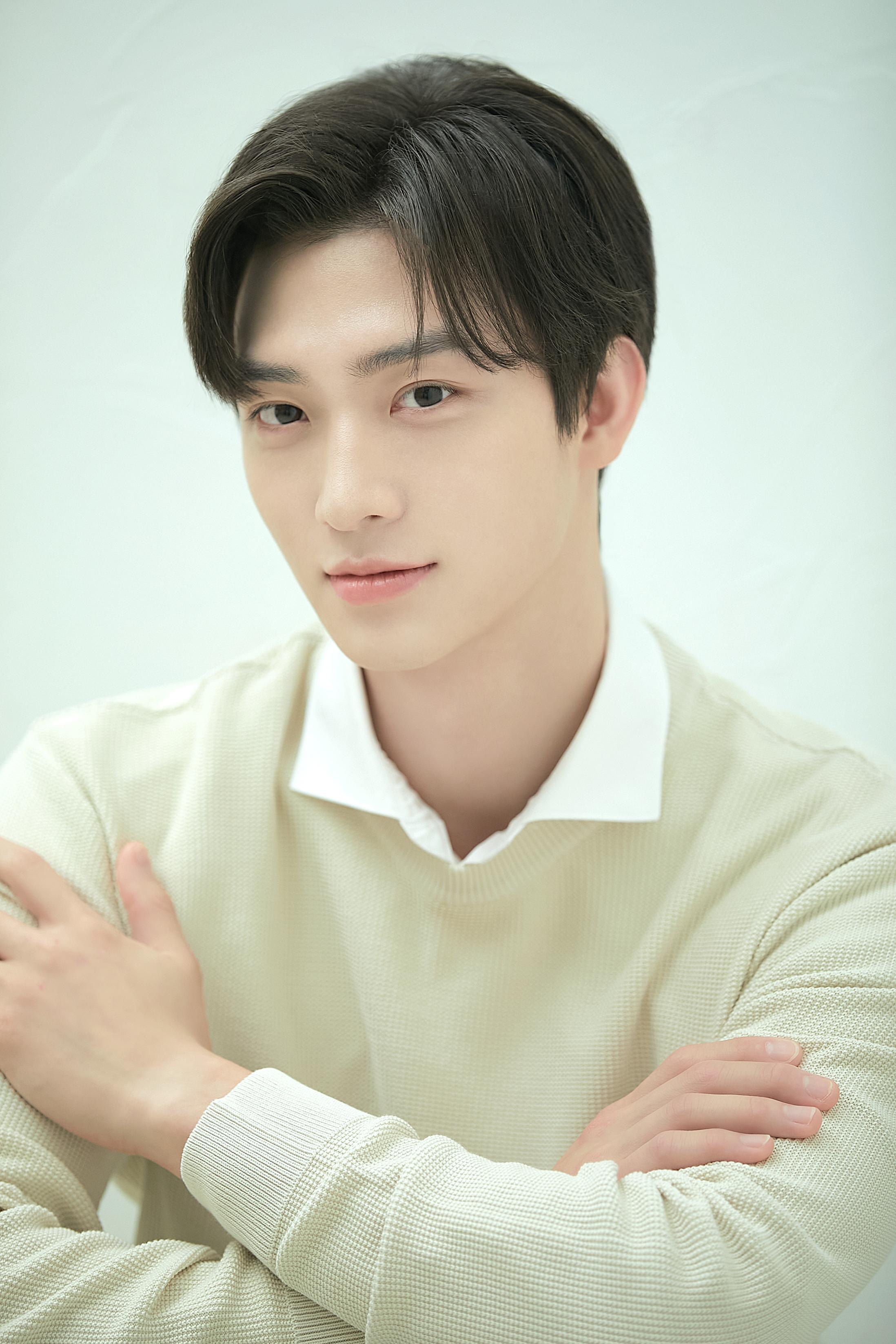 actor Sang Heon Lee large photo