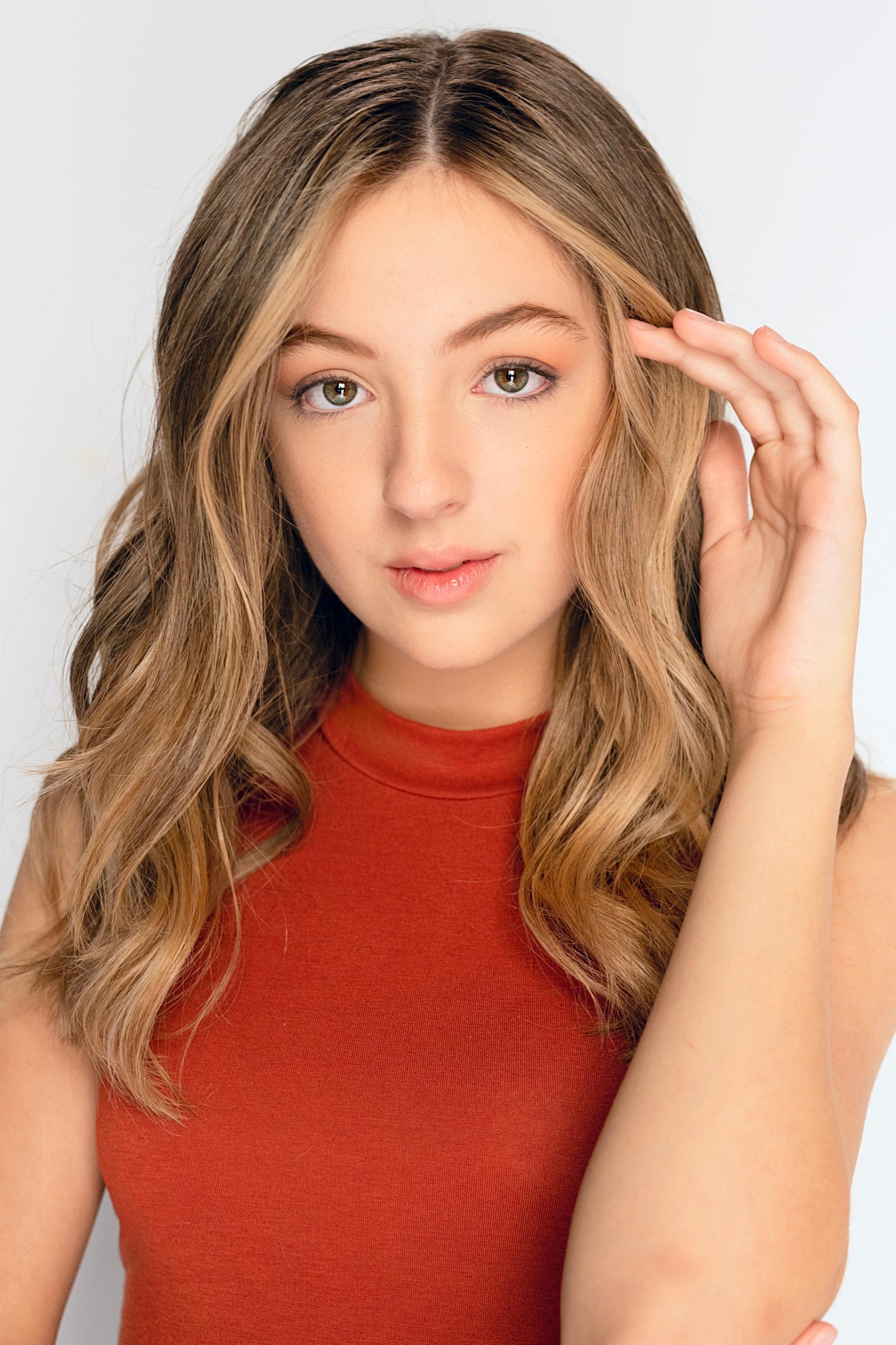 actor Annabelle Darling large photo