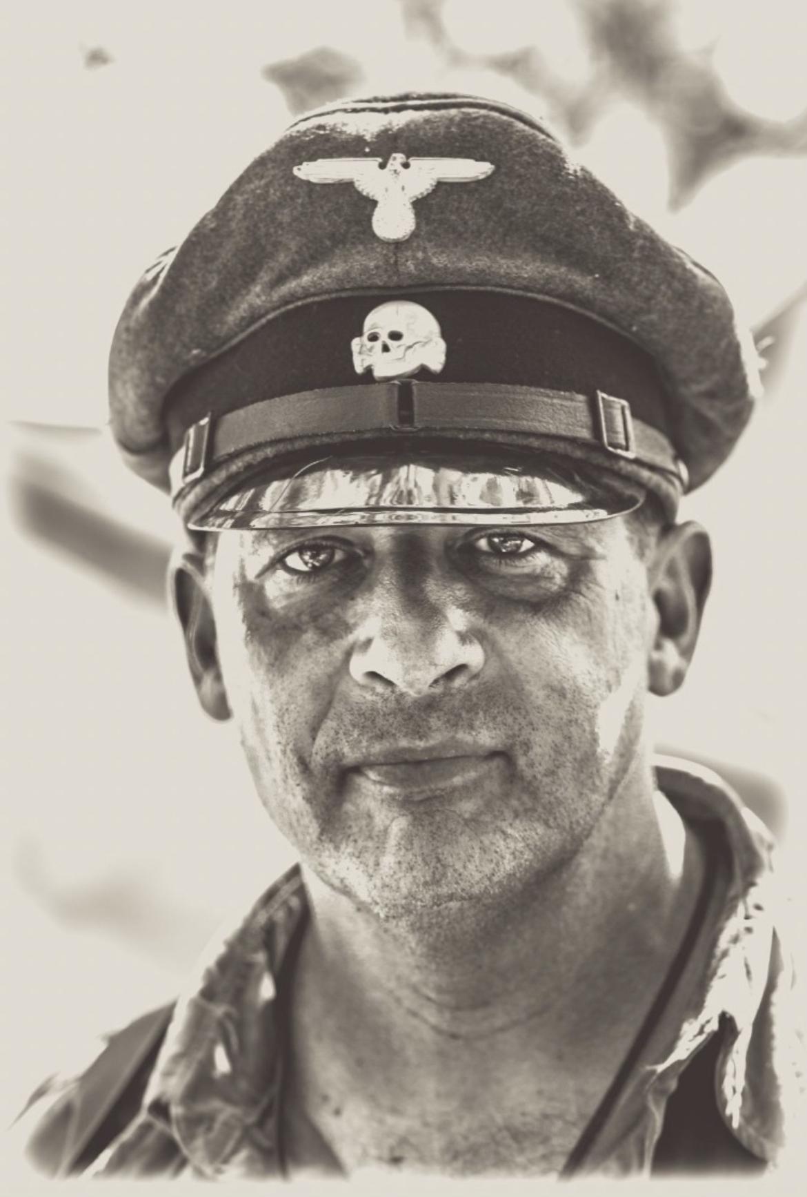 actor Mike Dittmer large photo