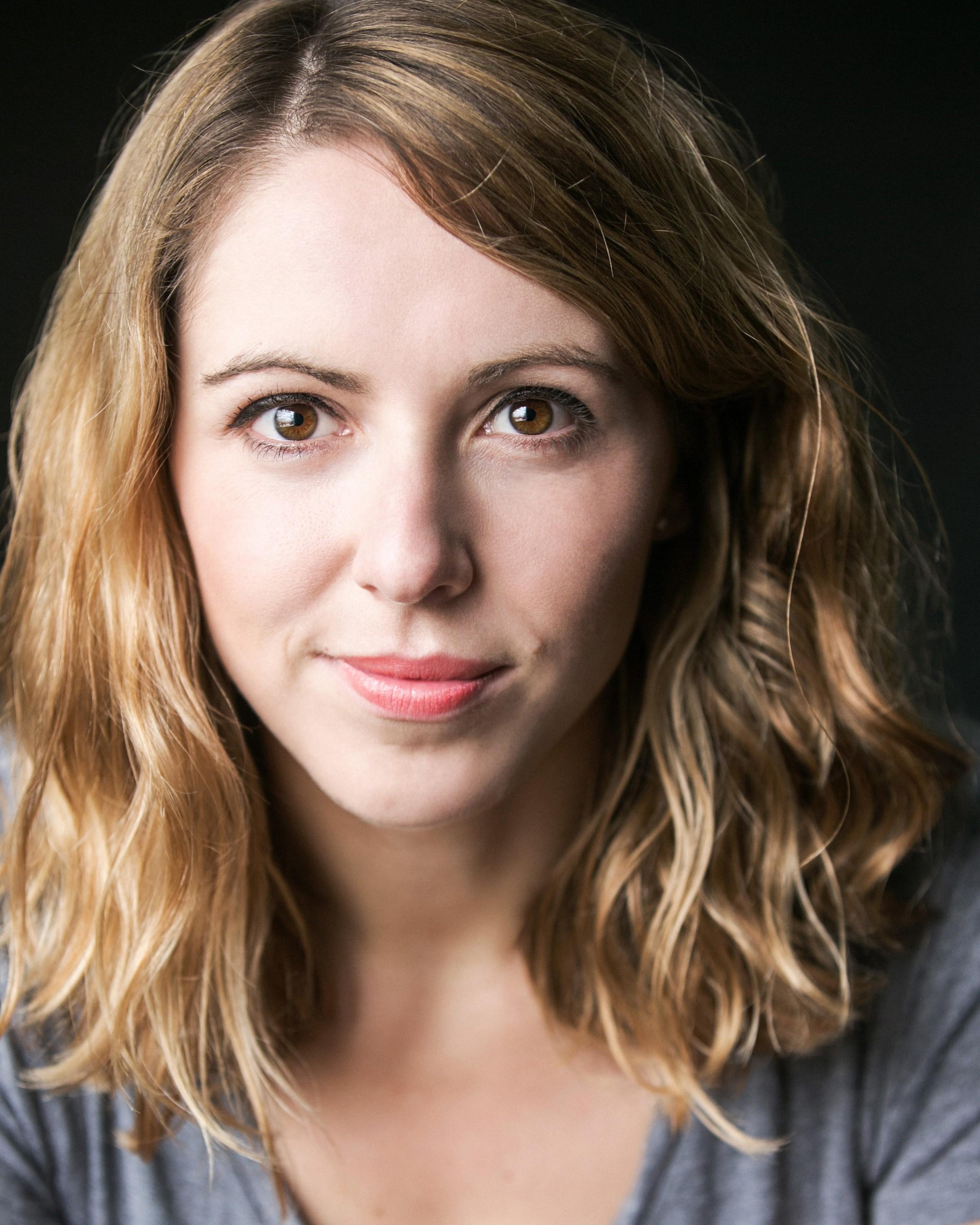 actor Phoebe Fildes large photo