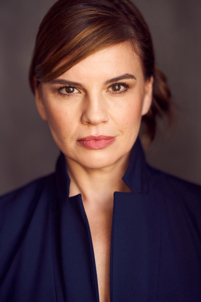 actor Amie Farrell large photo