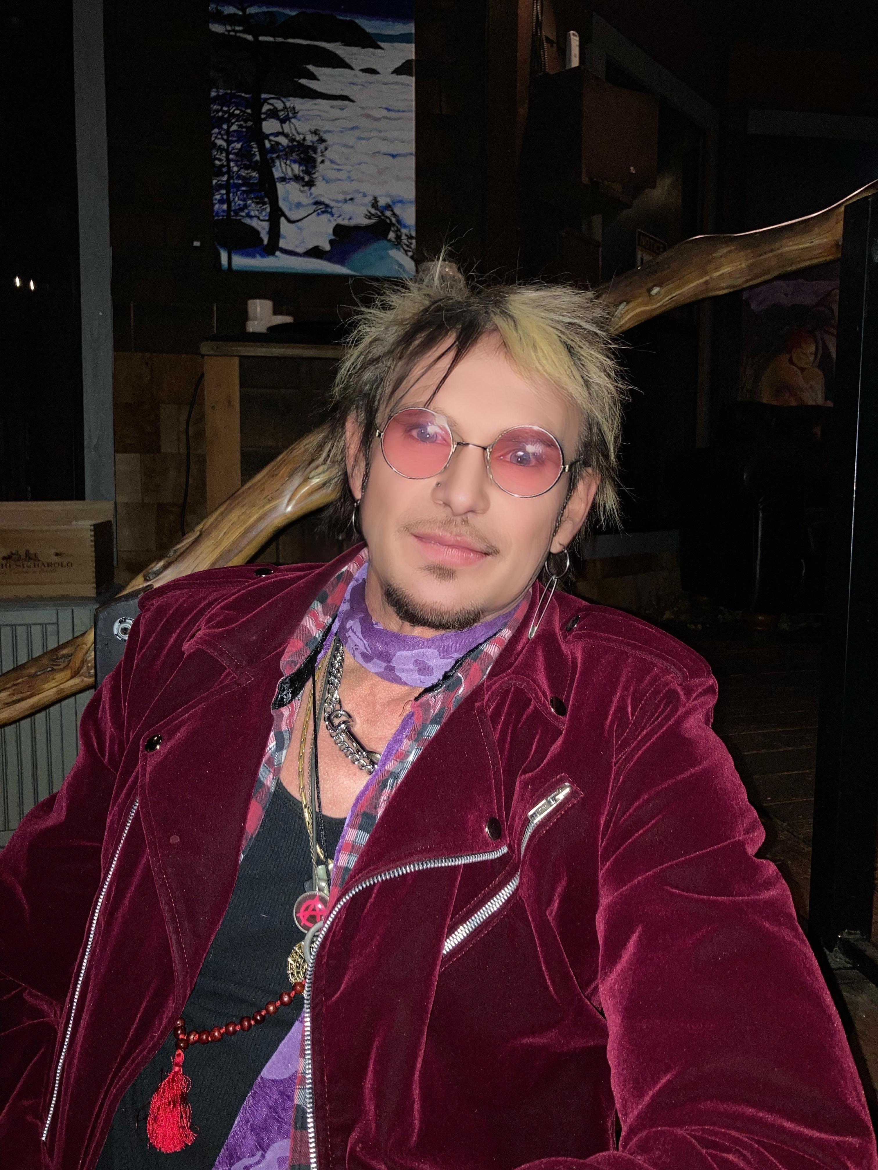 actor Bobby Leigh large photo