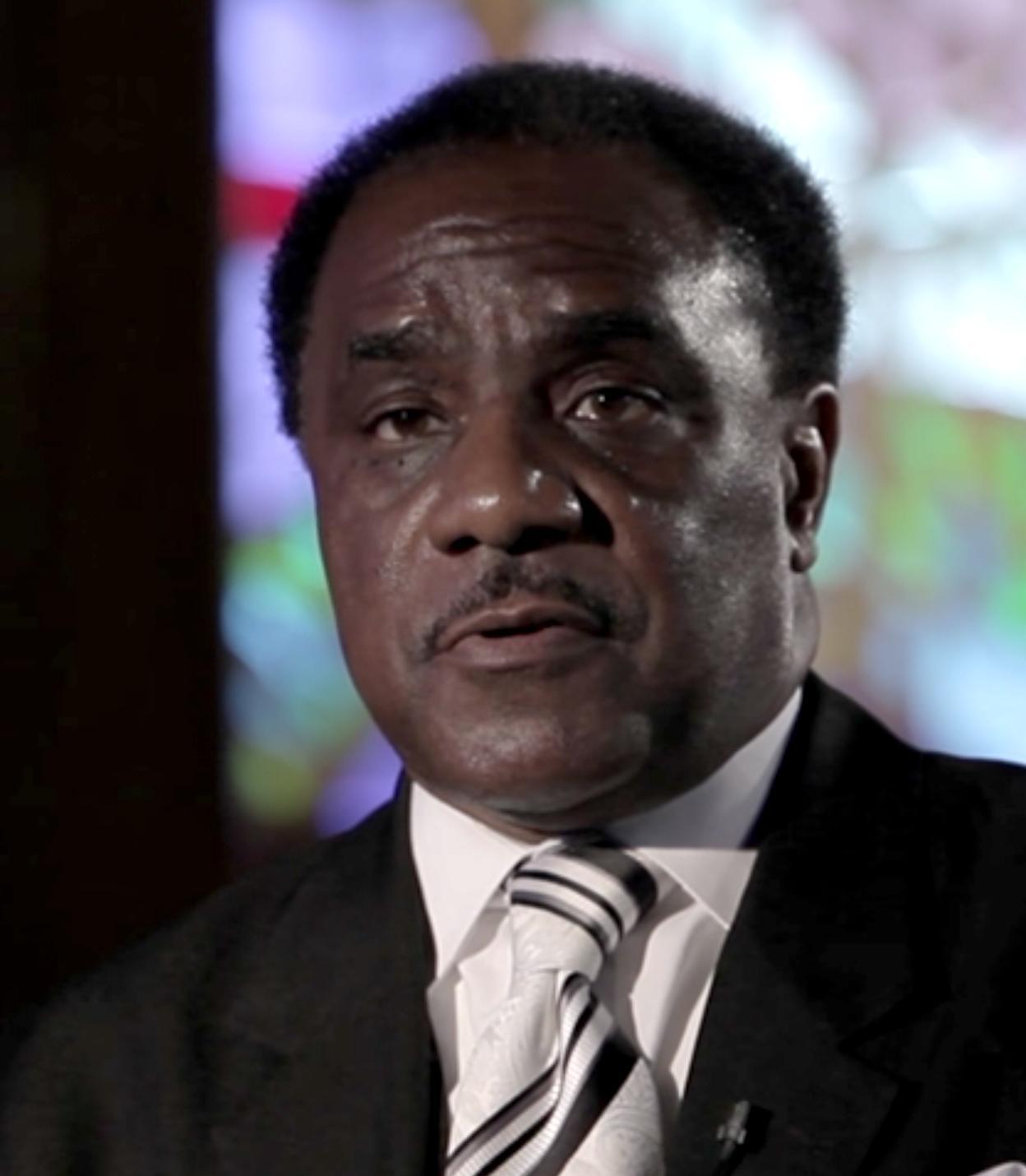 actor Larry Harris large photo