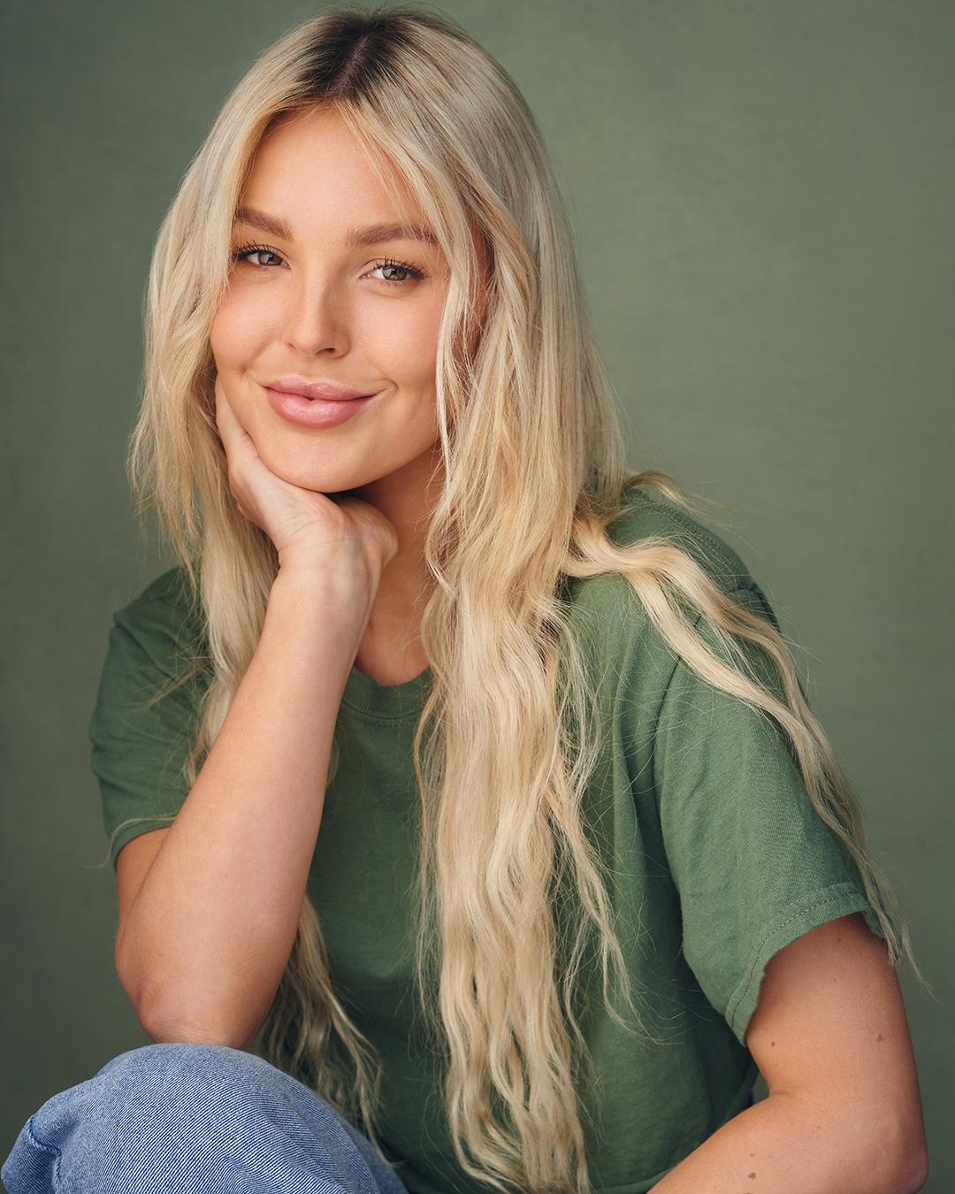 actor Betsy-Blue English large photo