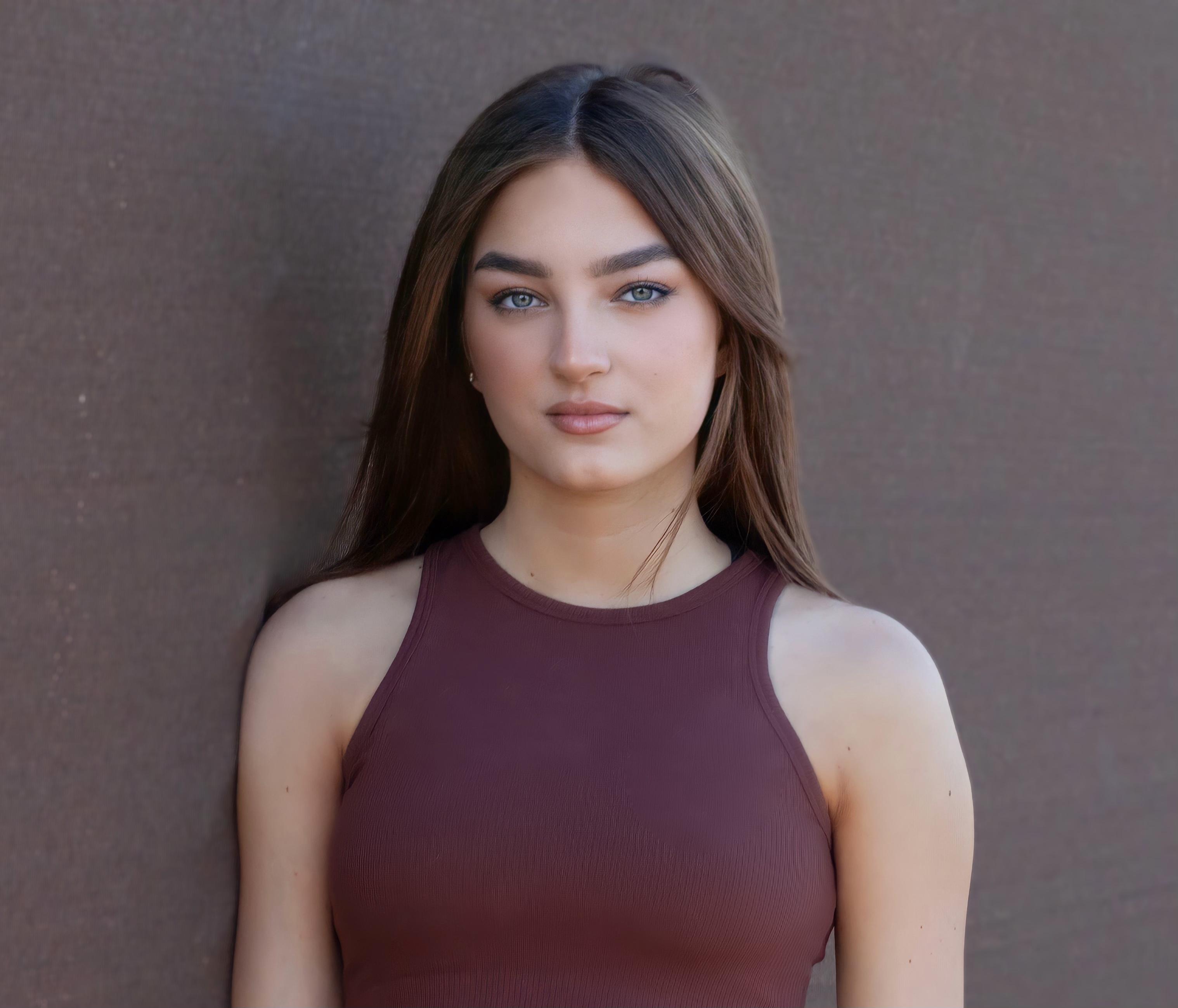 actor Savanah Moss large photo