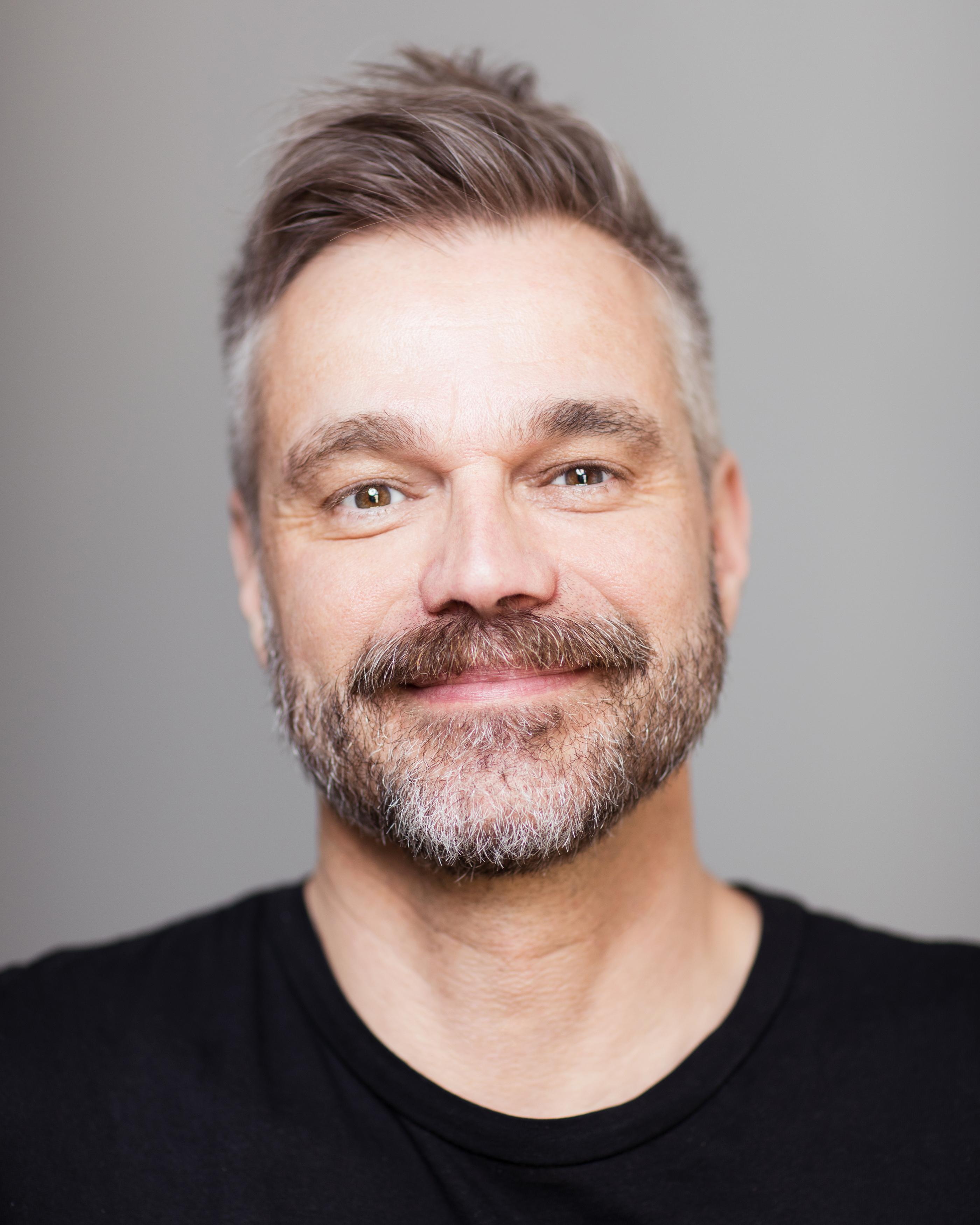 actor Raphael Schneider large photo