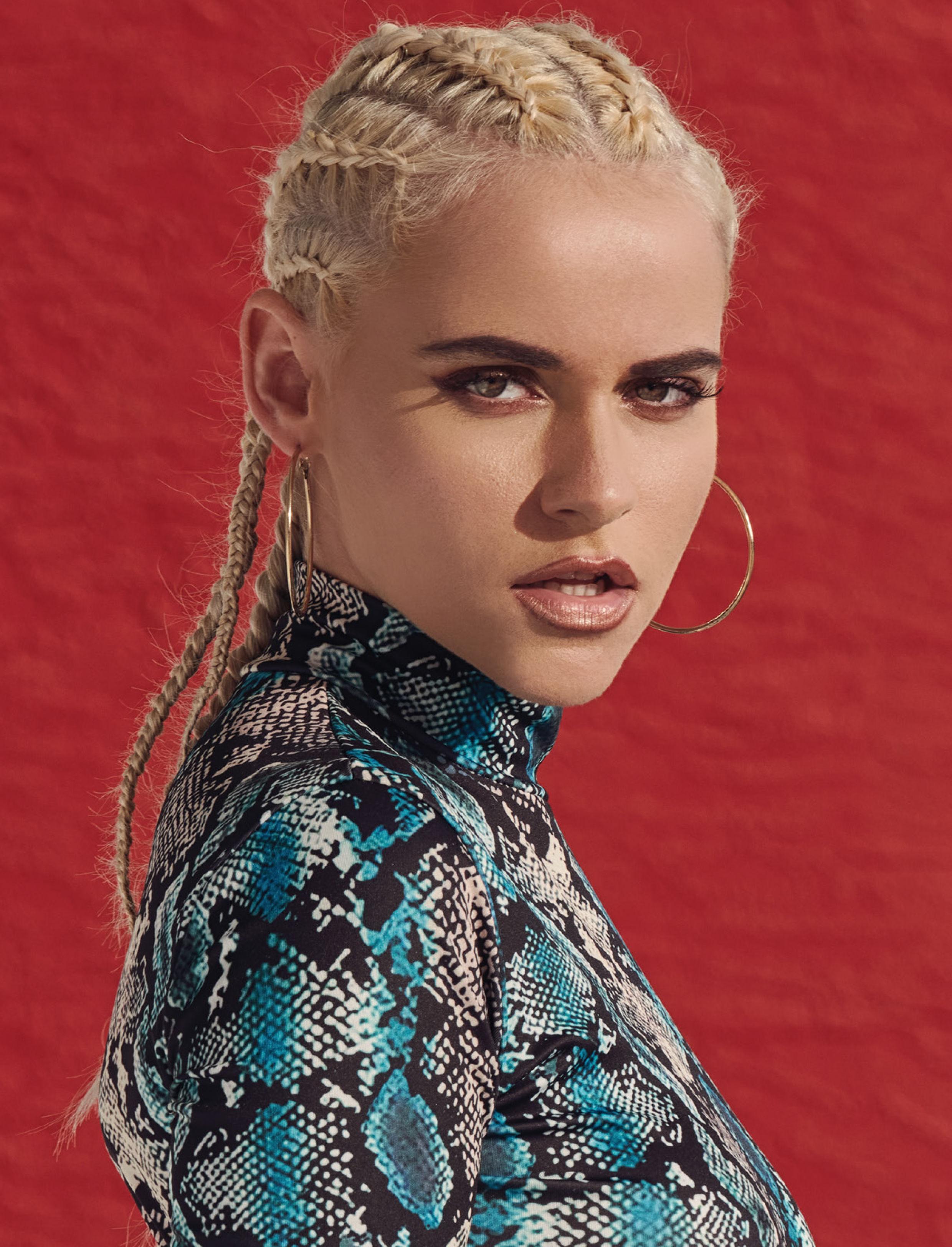 actor Jasmine Tamposi large photo