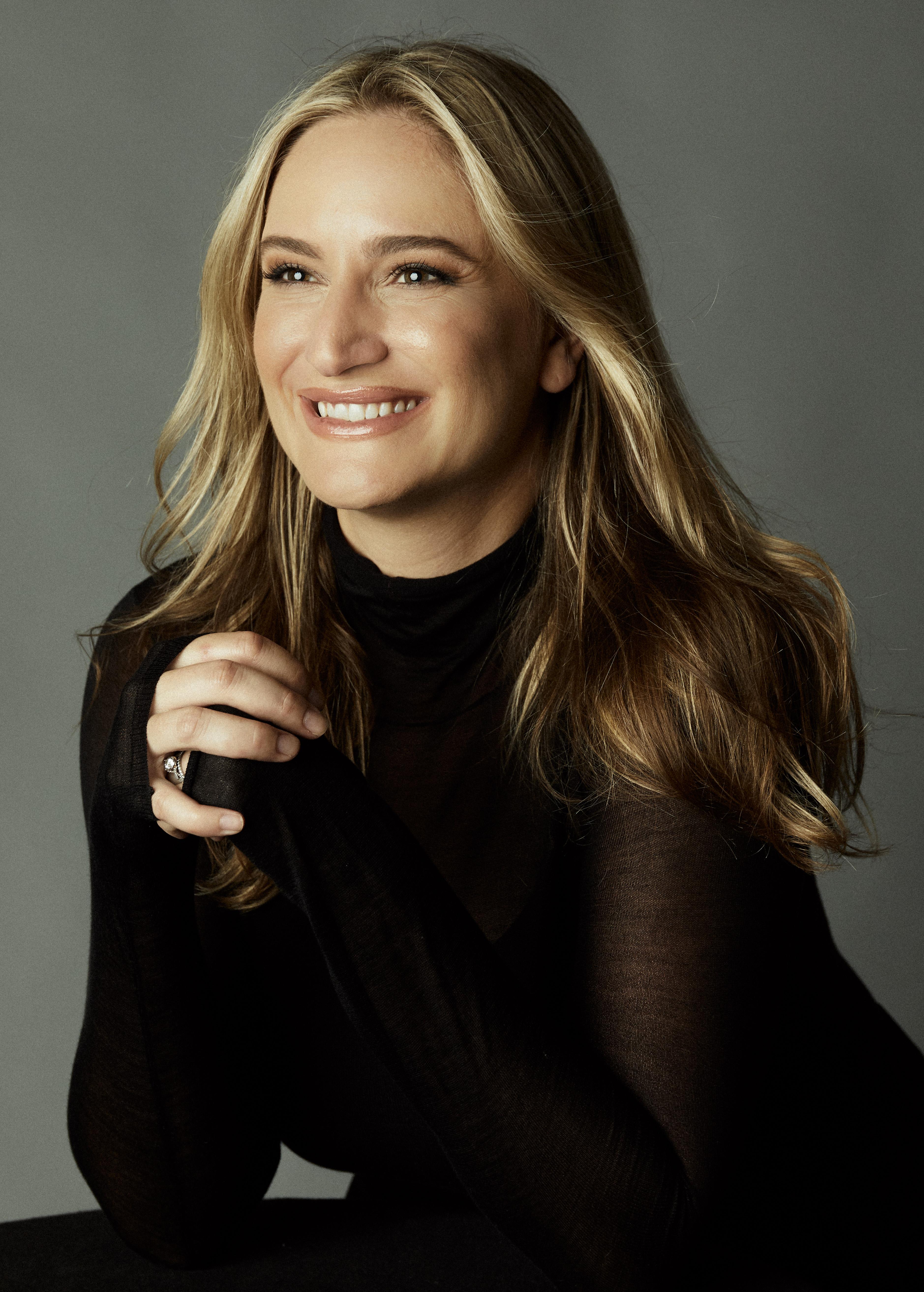 actor Ashley Avis large photo