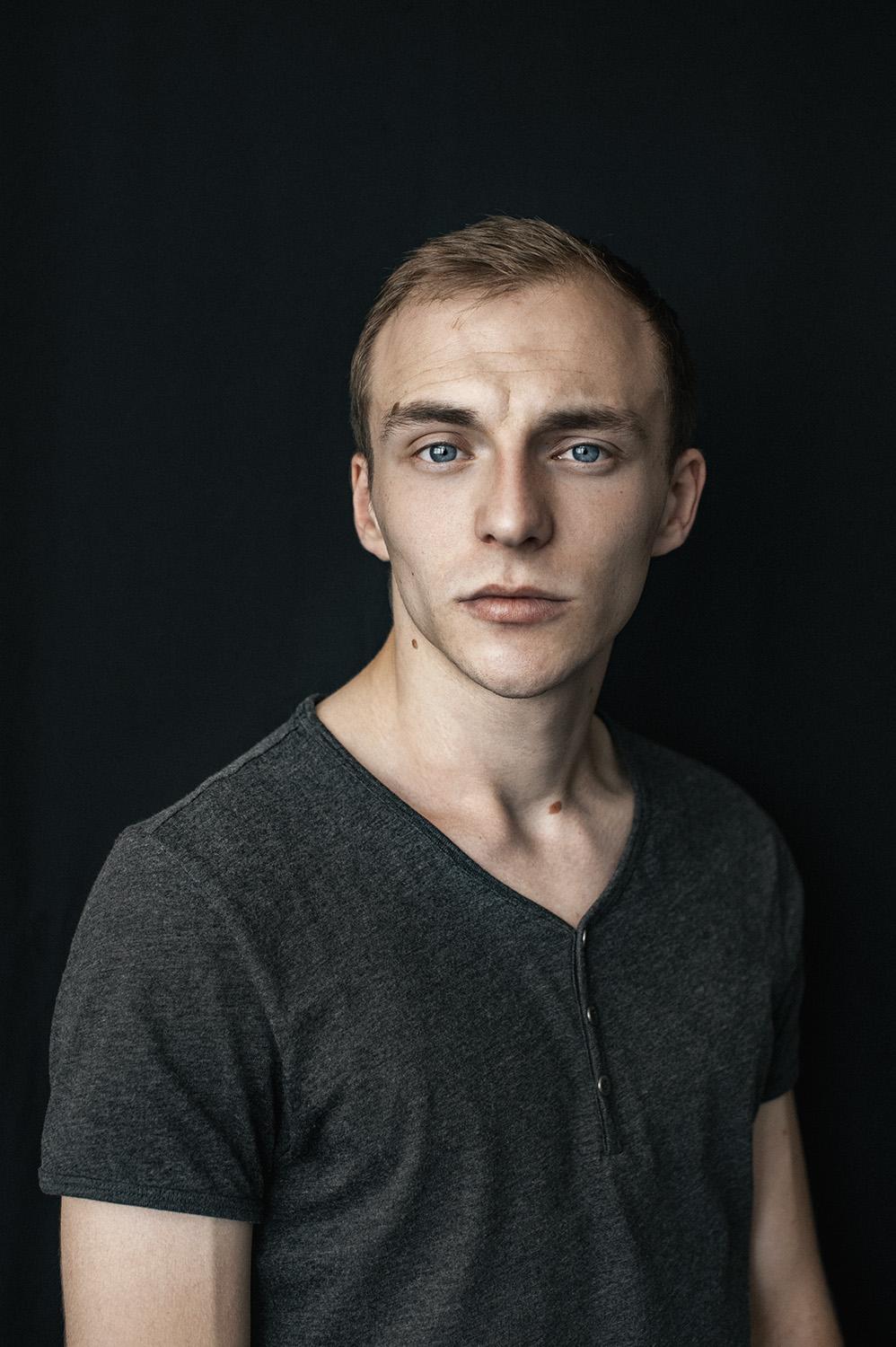 actor Szymon Wróblewski large photo