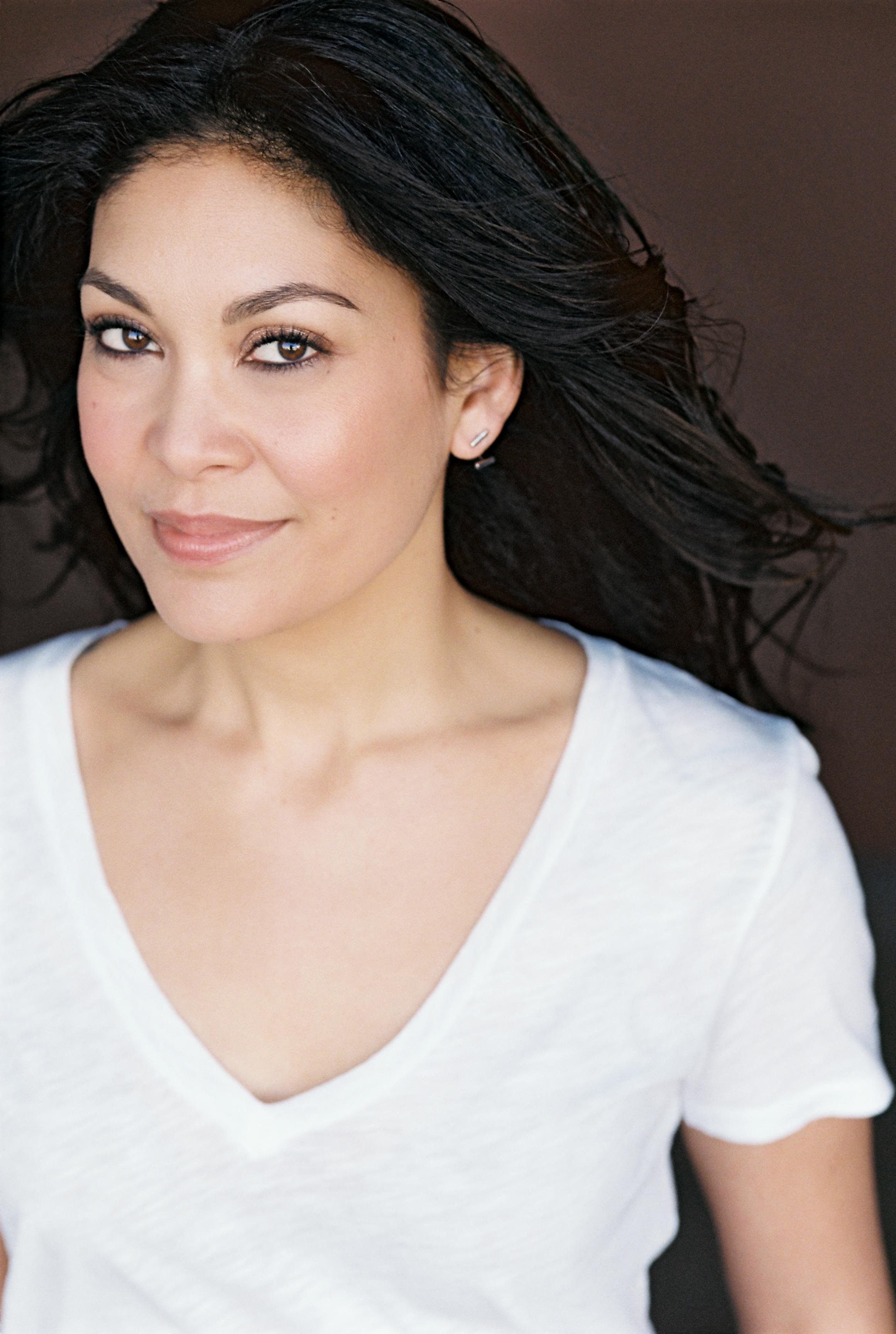 actor Rinabeth Apostol large photo