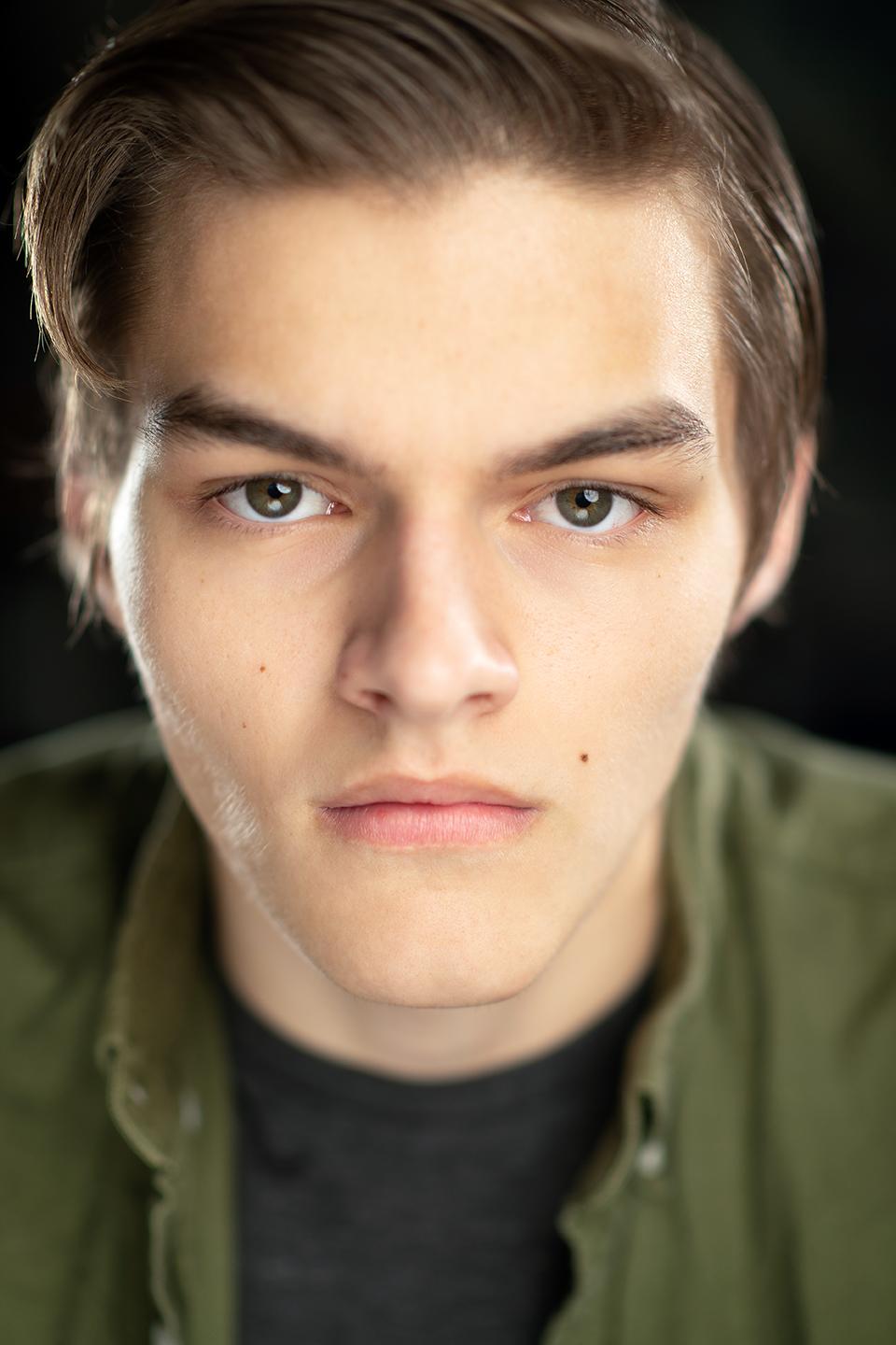 actor Aiden Finn large photo