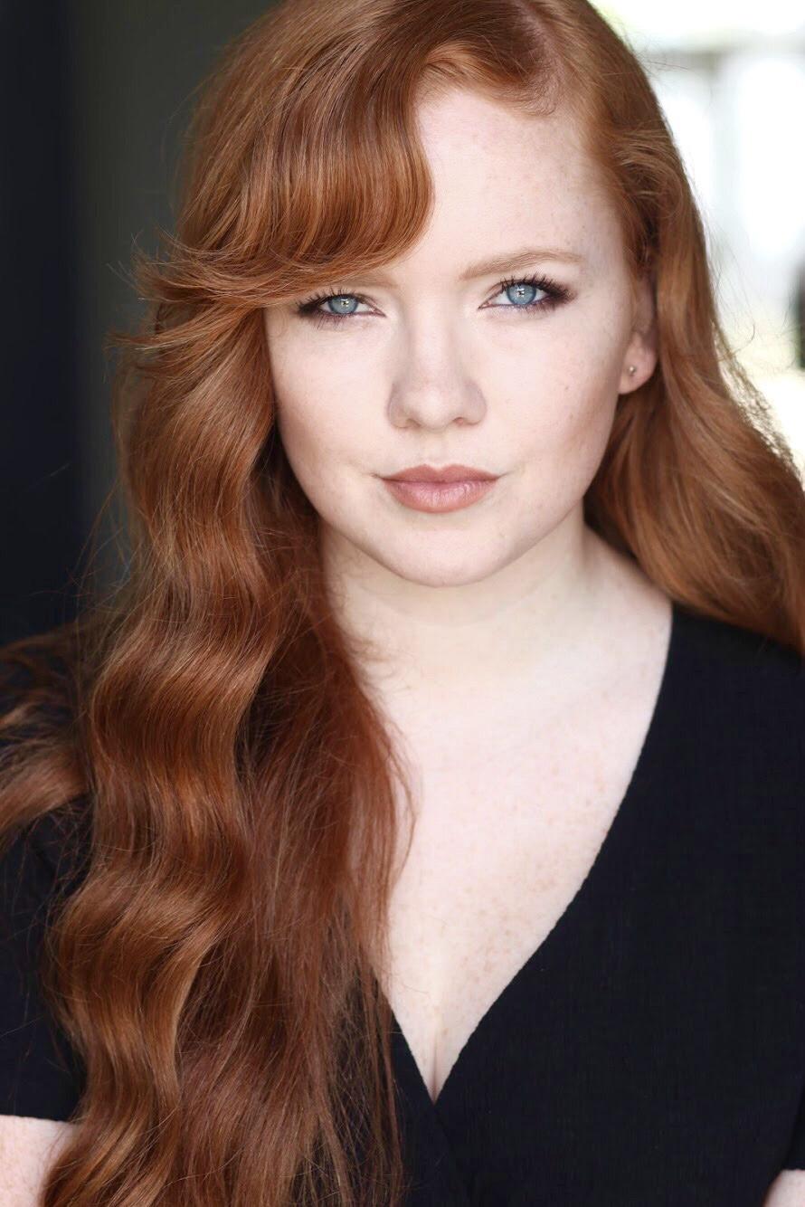 actor Holly Bonney large photo