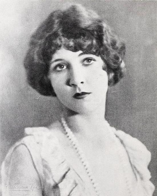 actor Julanne Johnston large photo