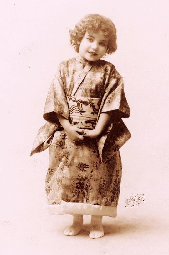 actor Ynez Seabury large photo