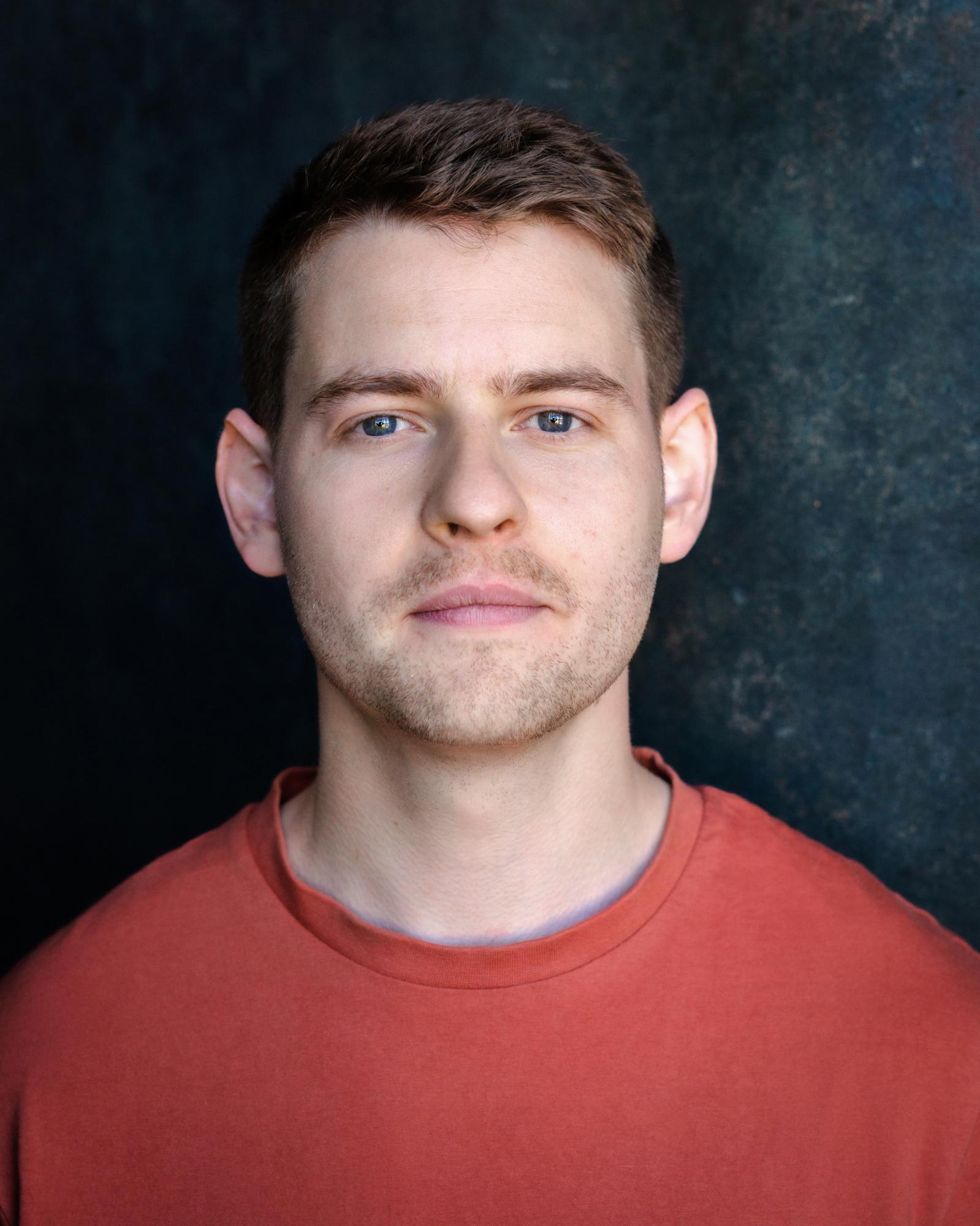 actor Tom Leach large photo