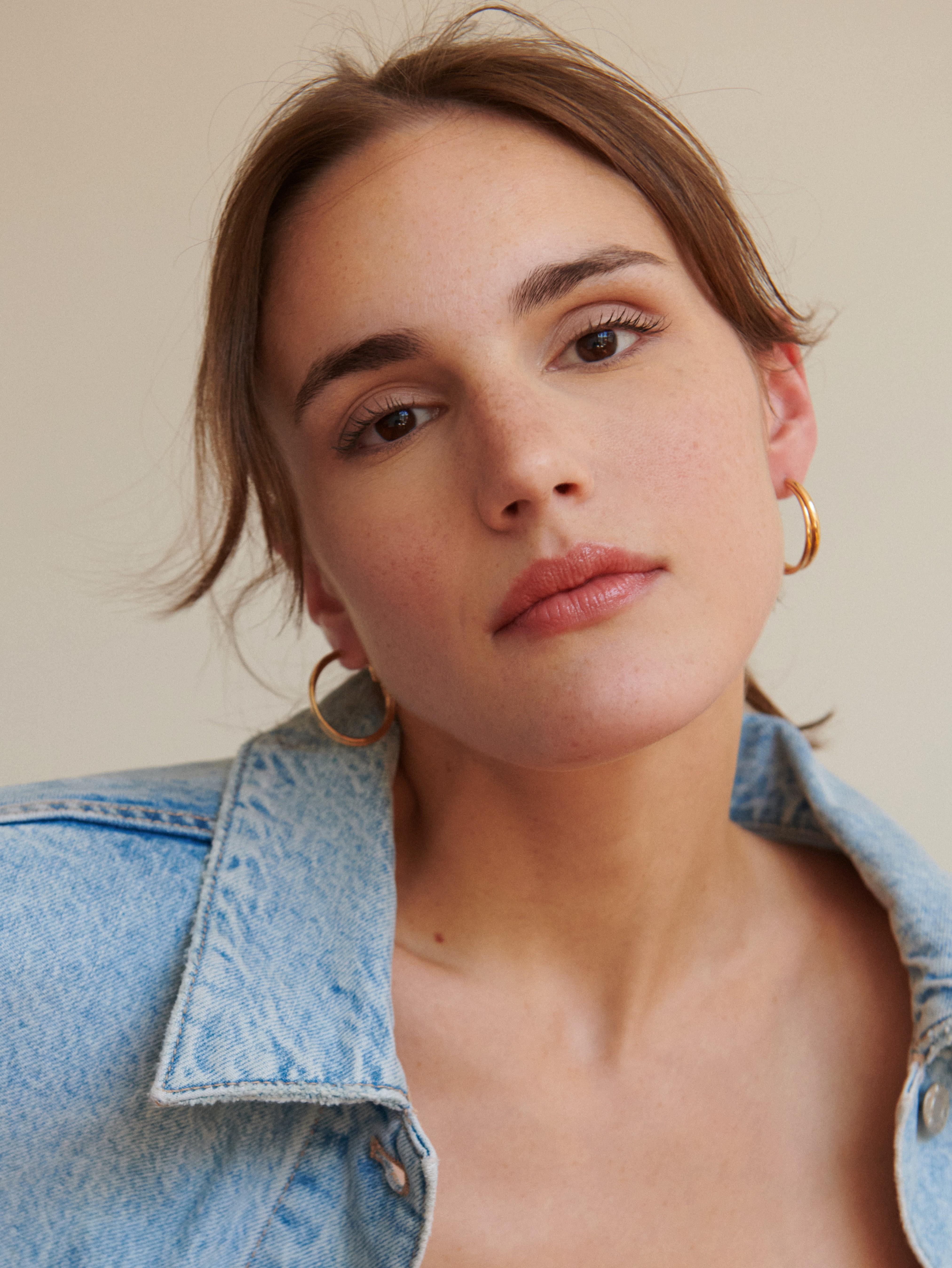 actor Victoria Meade large photo