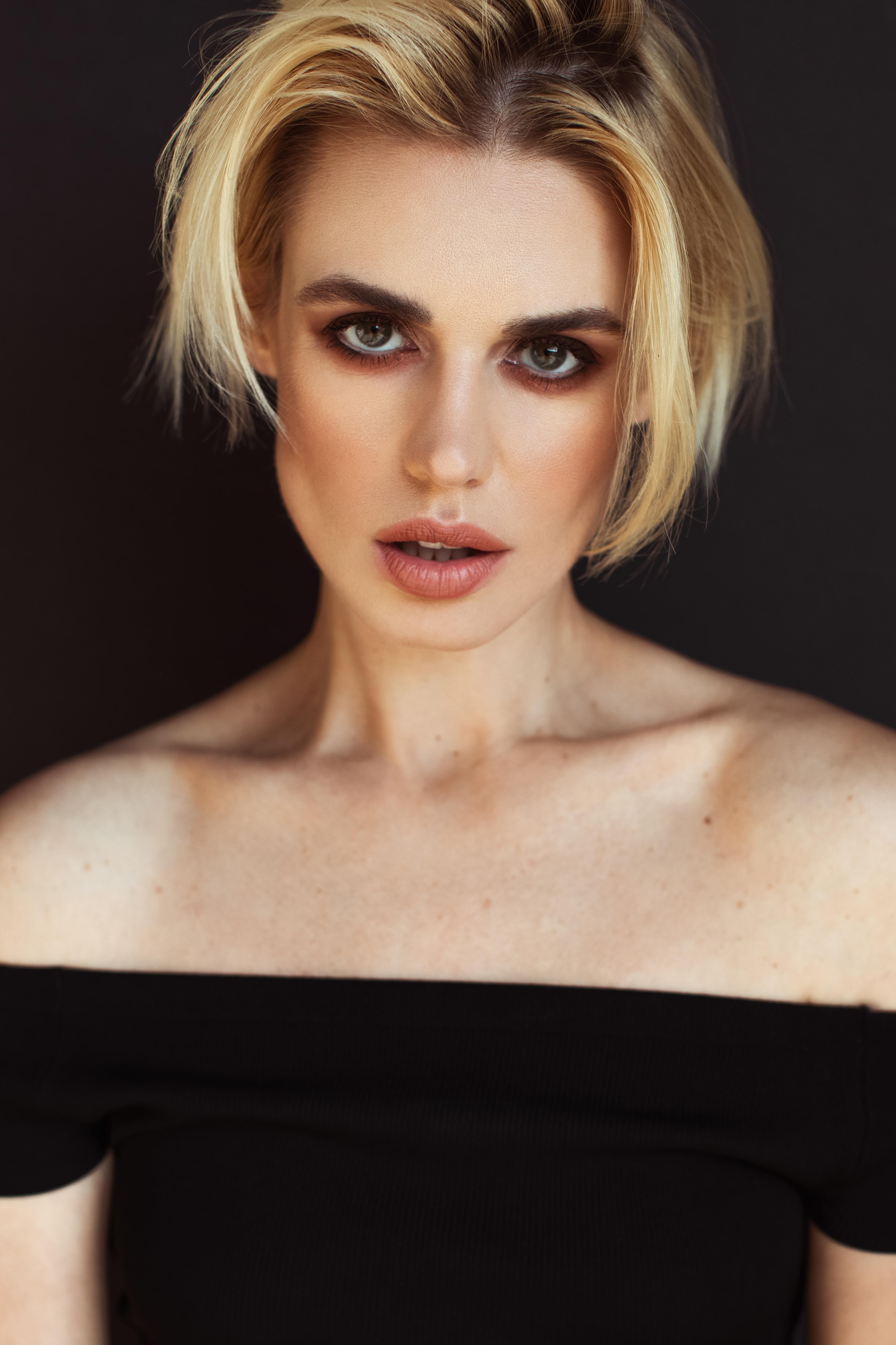 actor Ana Bergman large photo