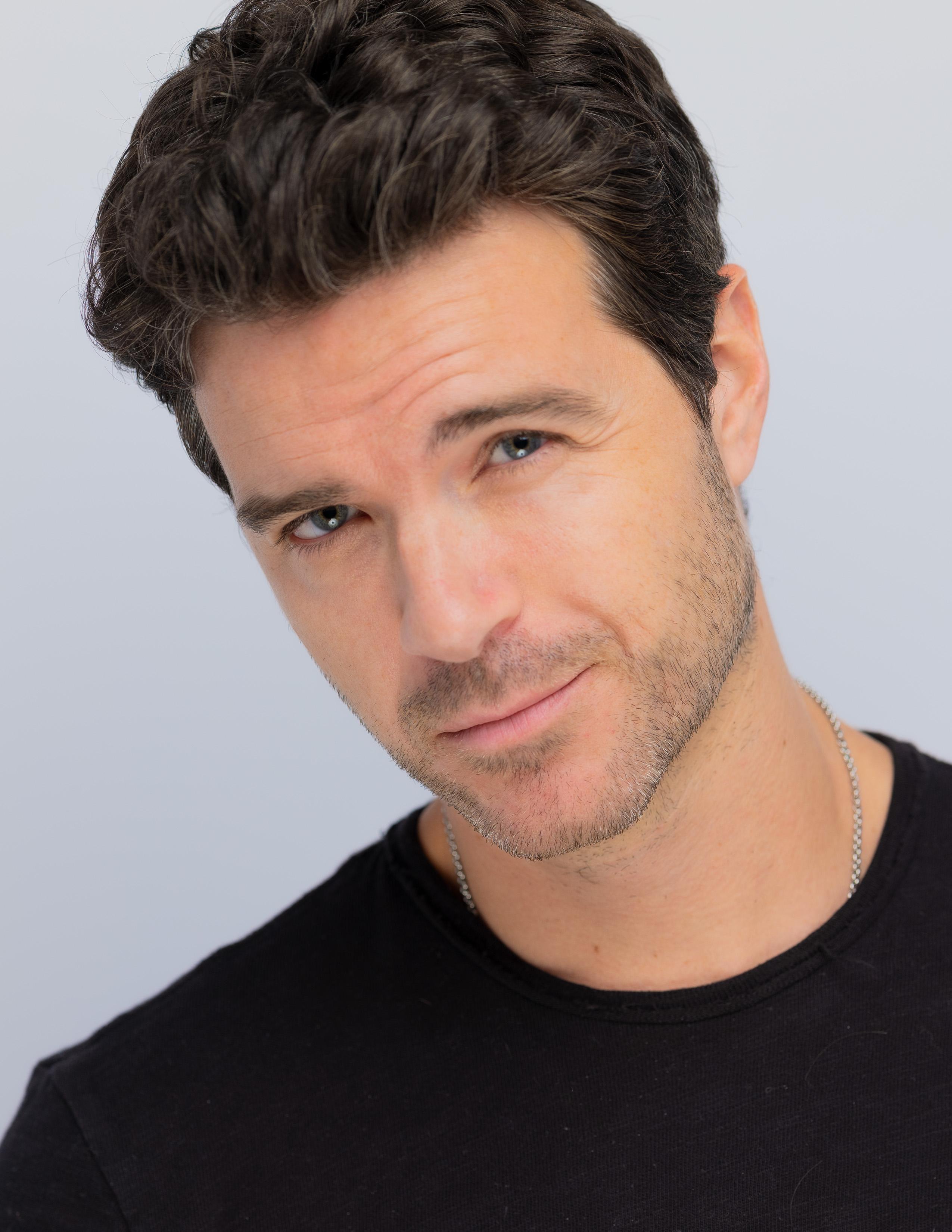 actor Andy Guze large photo