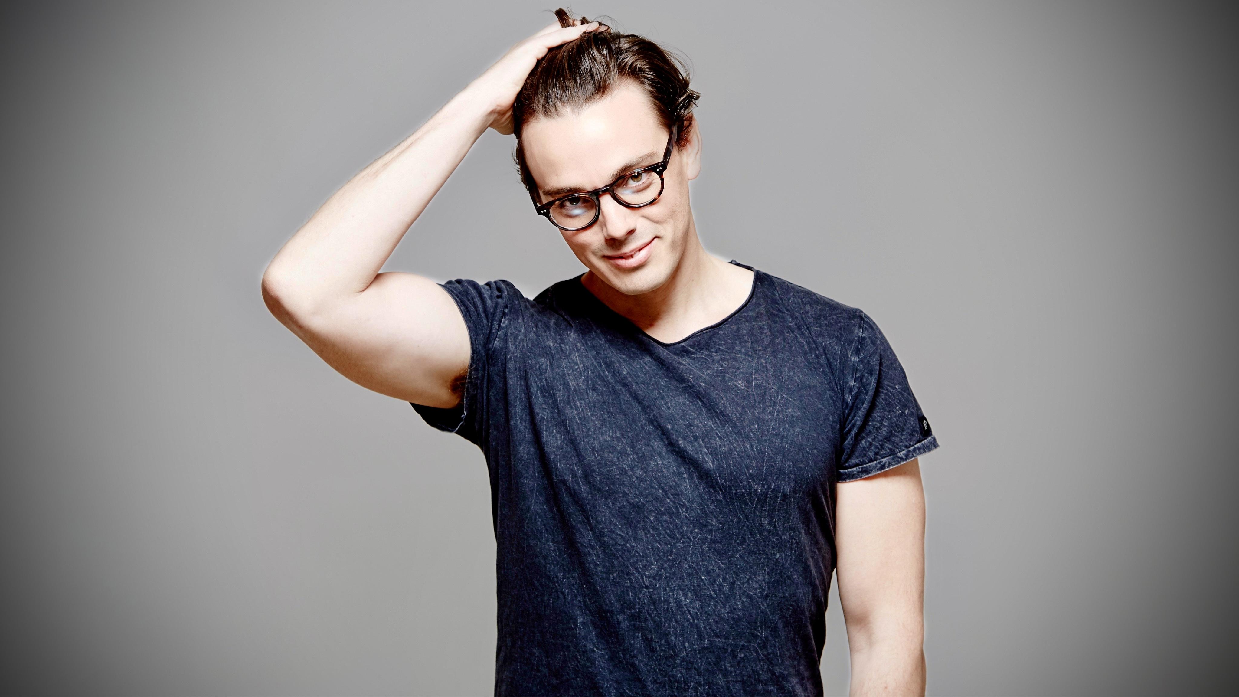 actor Benjamin Mathews large photo