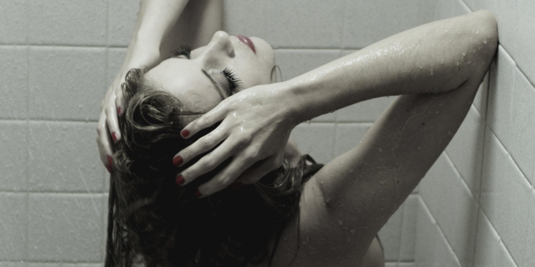 actor Emily Crighton large photo