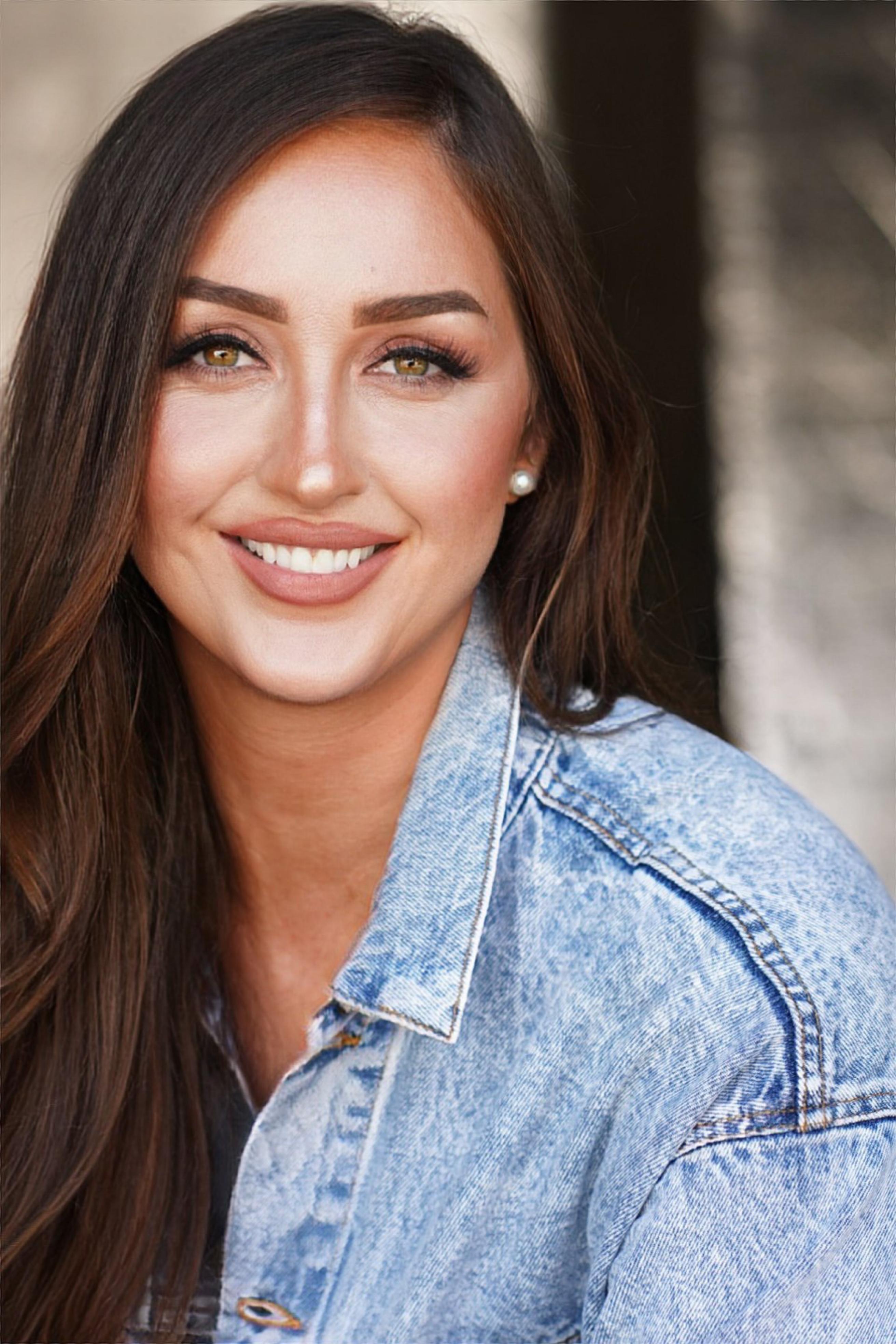 actor Stephanie Ferrett large photo