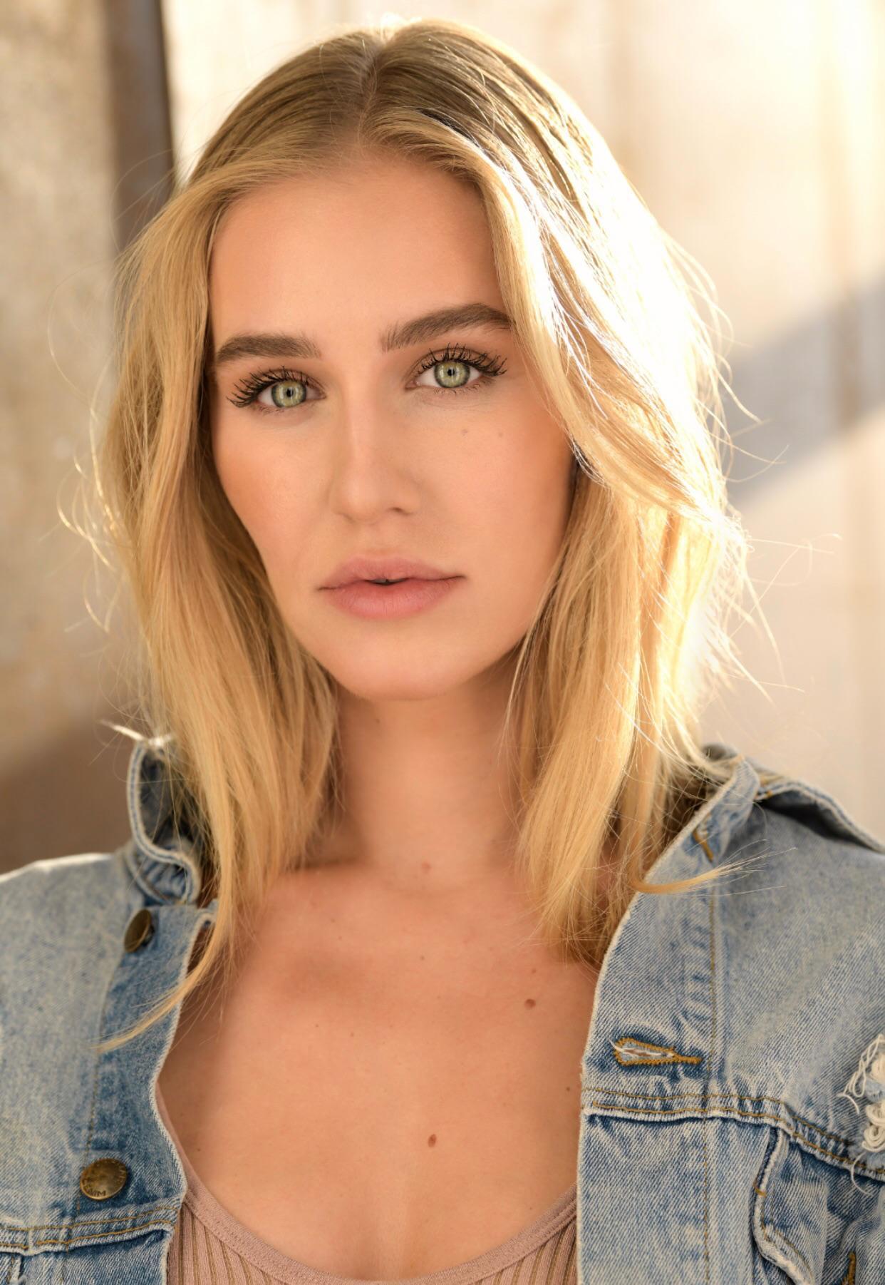 actor Andrea Bucko large photo