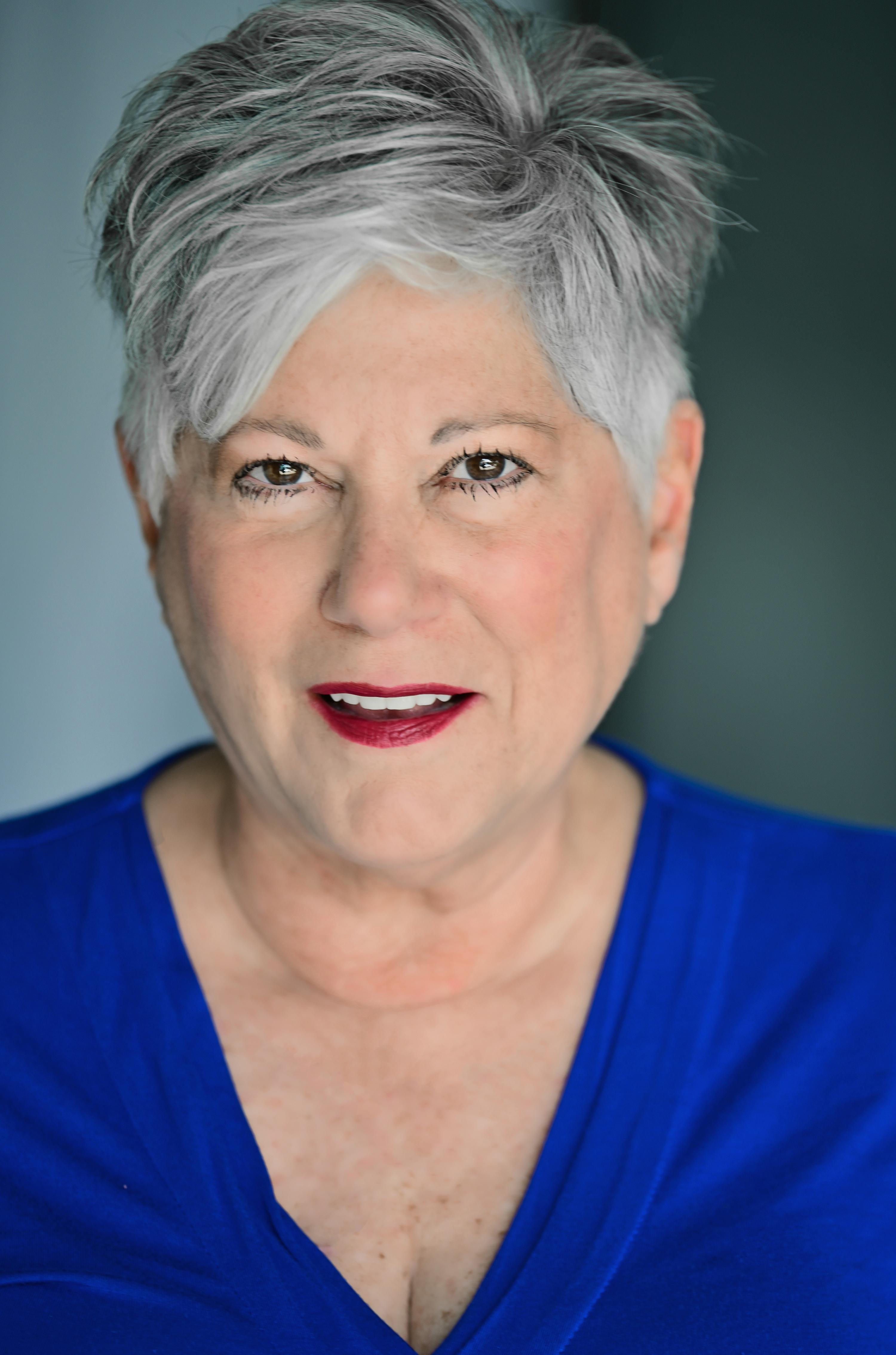 actor Lorayn DeLuca large photo