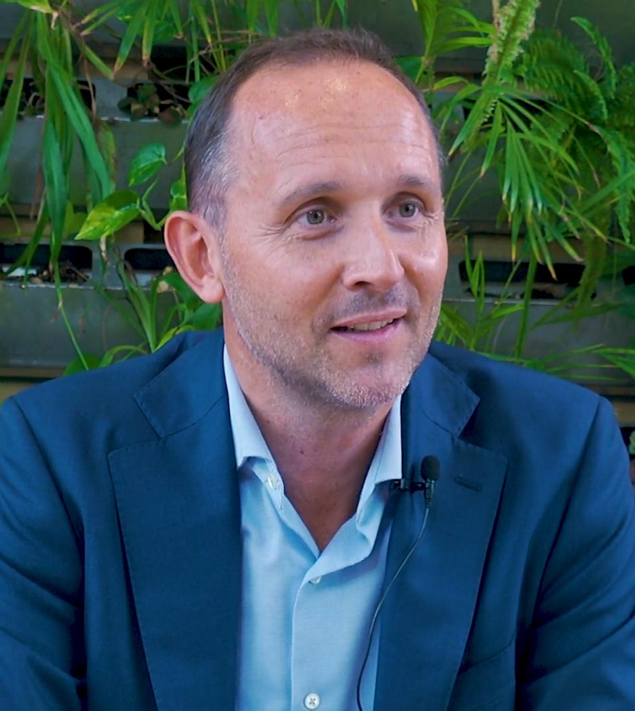 actor Tom van Aken large photo