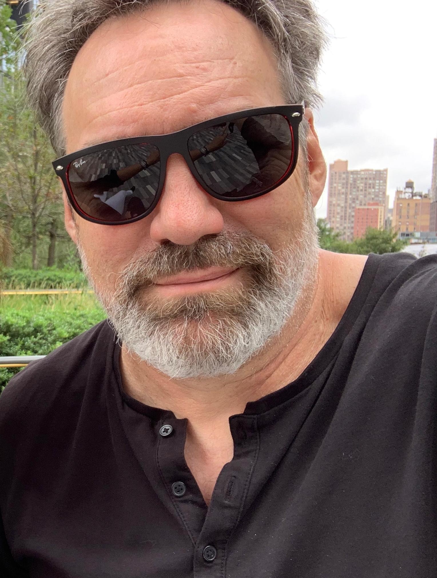 actor Roberto Miller large photo