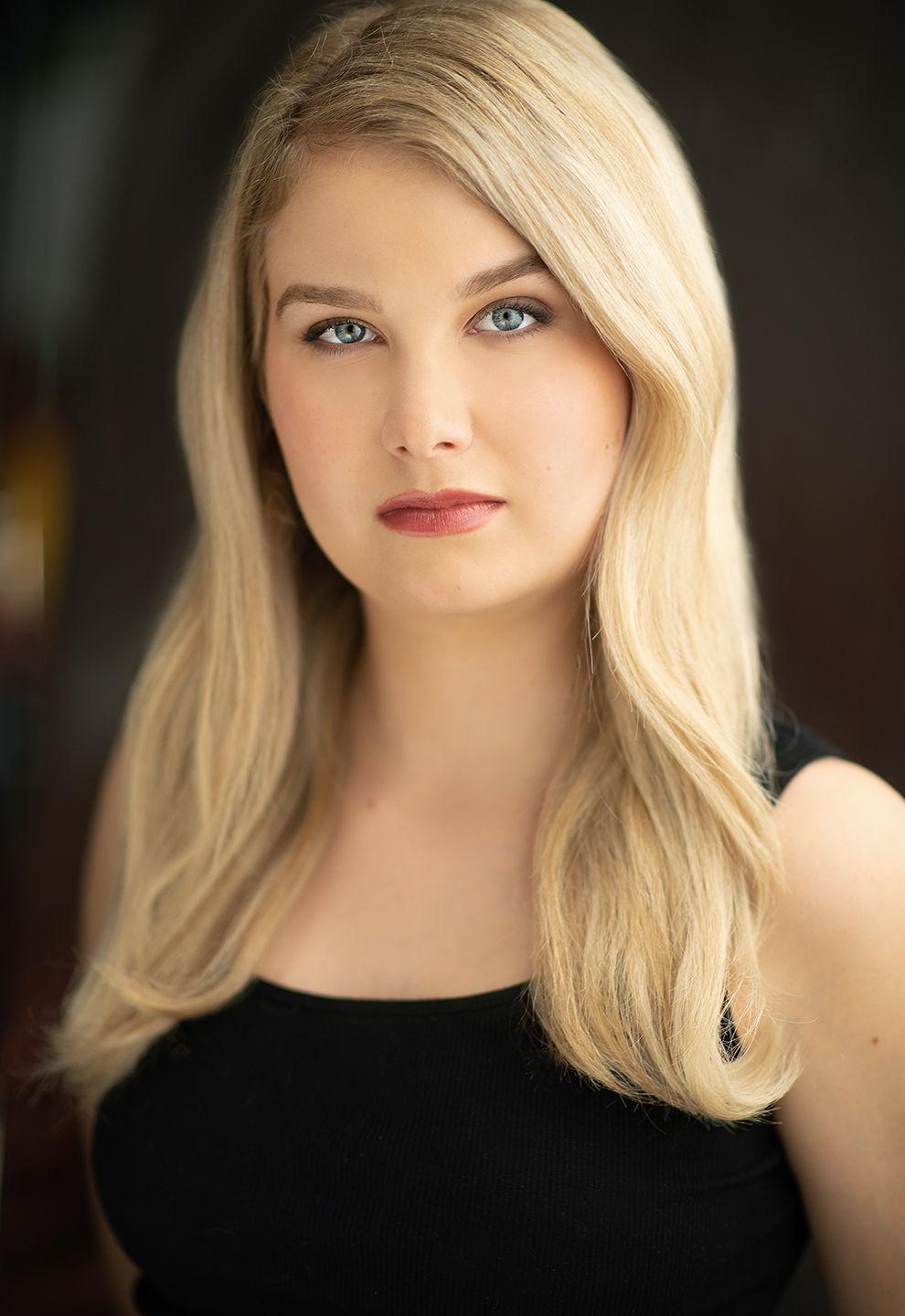 actor Hannah Straarup large photo