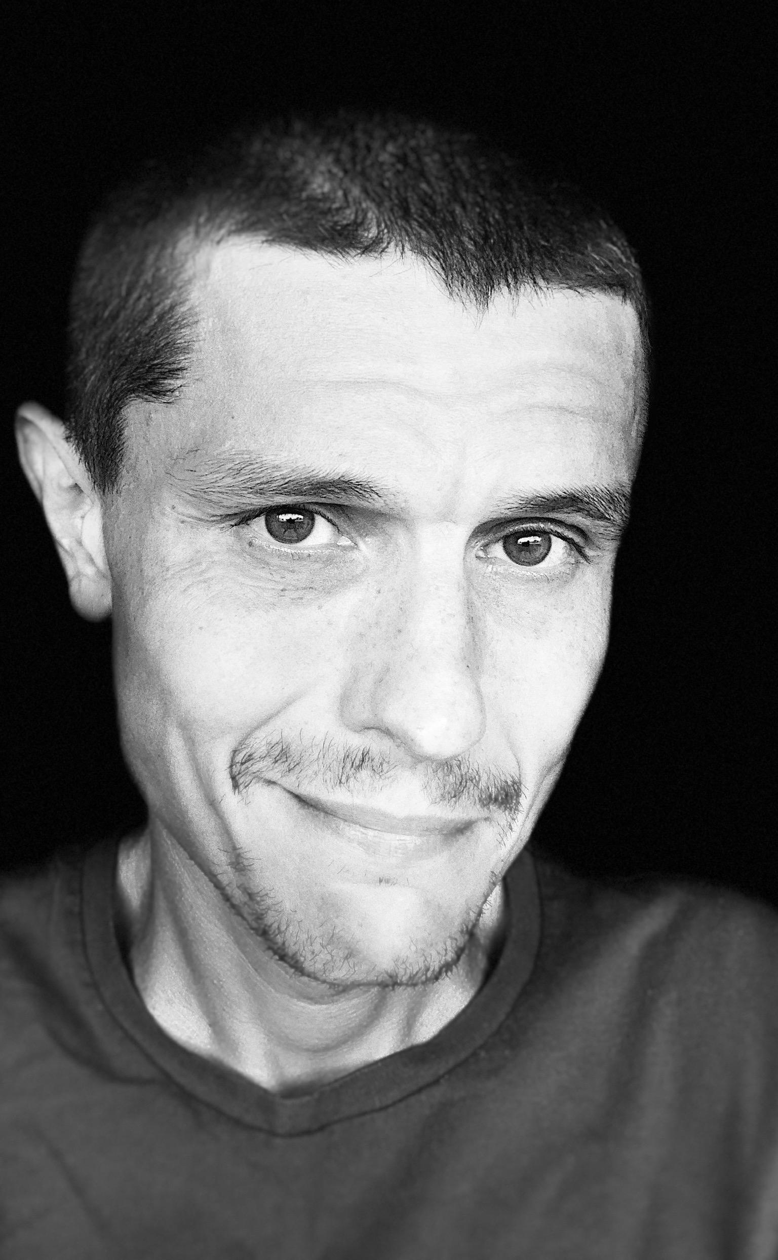 actor Iulian Postelnicu large photo