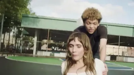 Trailer thumbnail