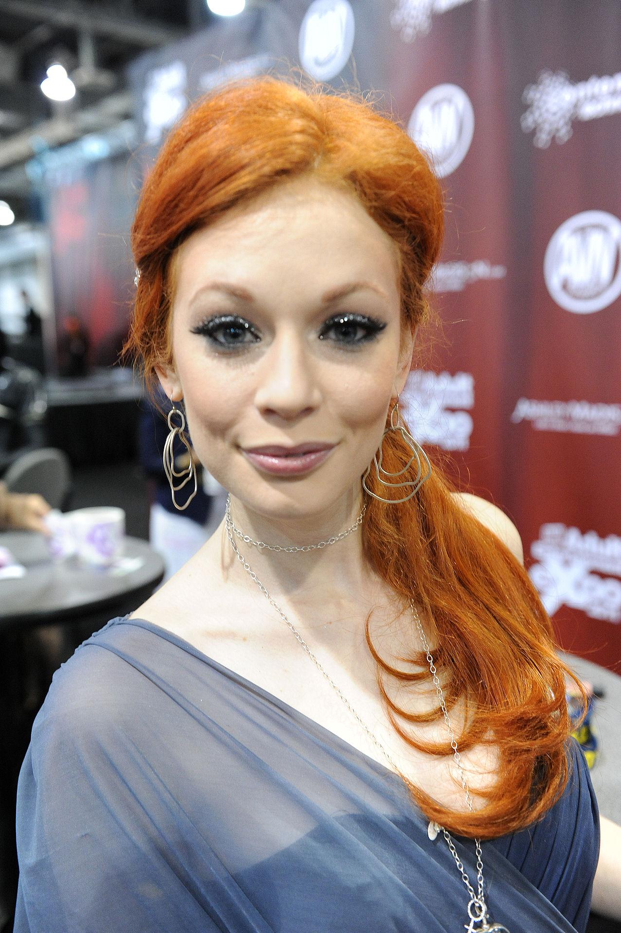 actor Justine Joli large photo