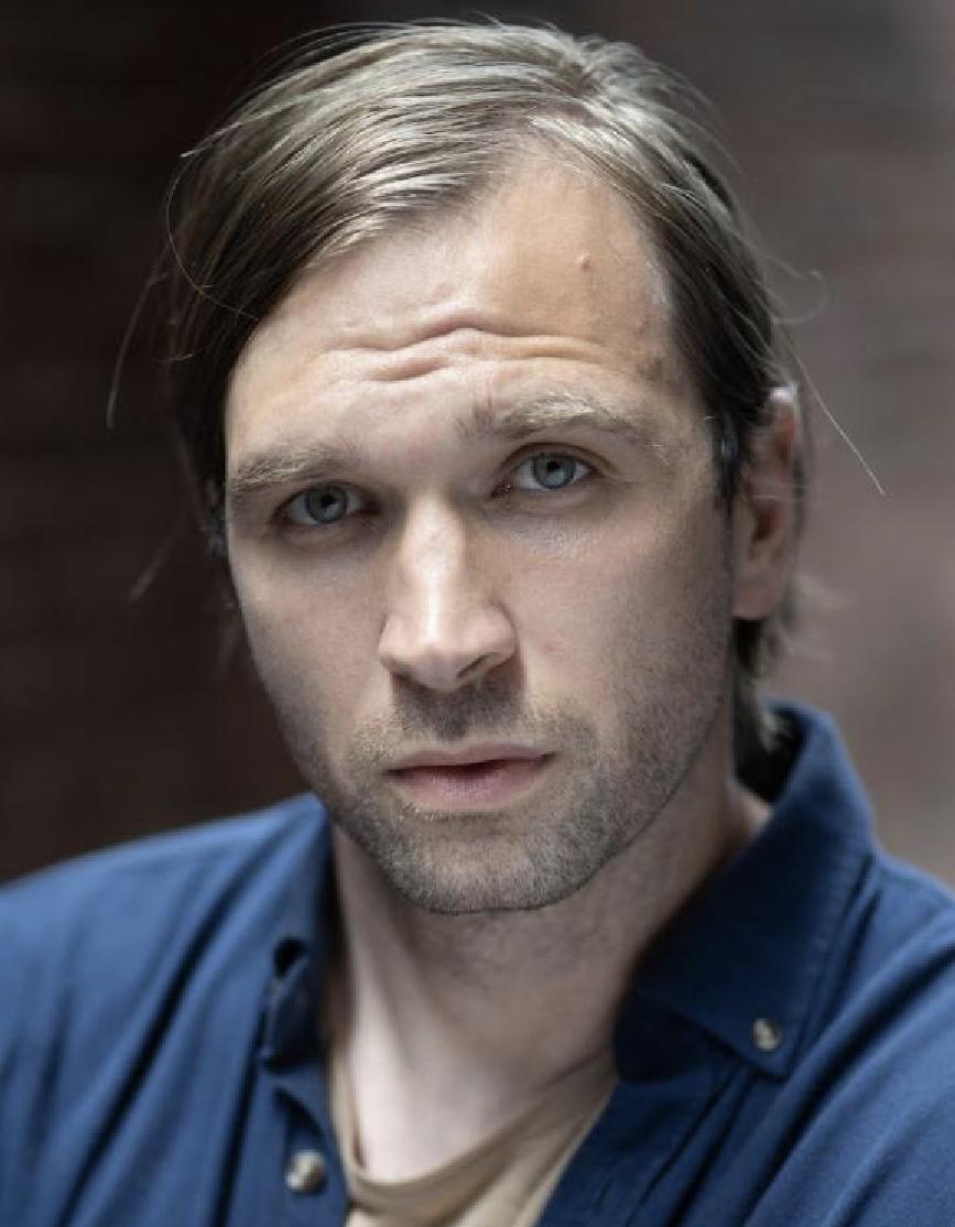 actor Jordan Sawyer large photo