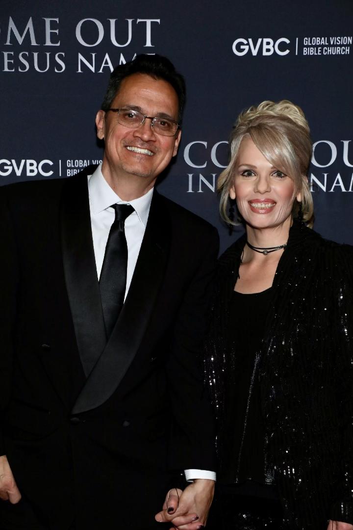 actor Wayne Caparas large photo