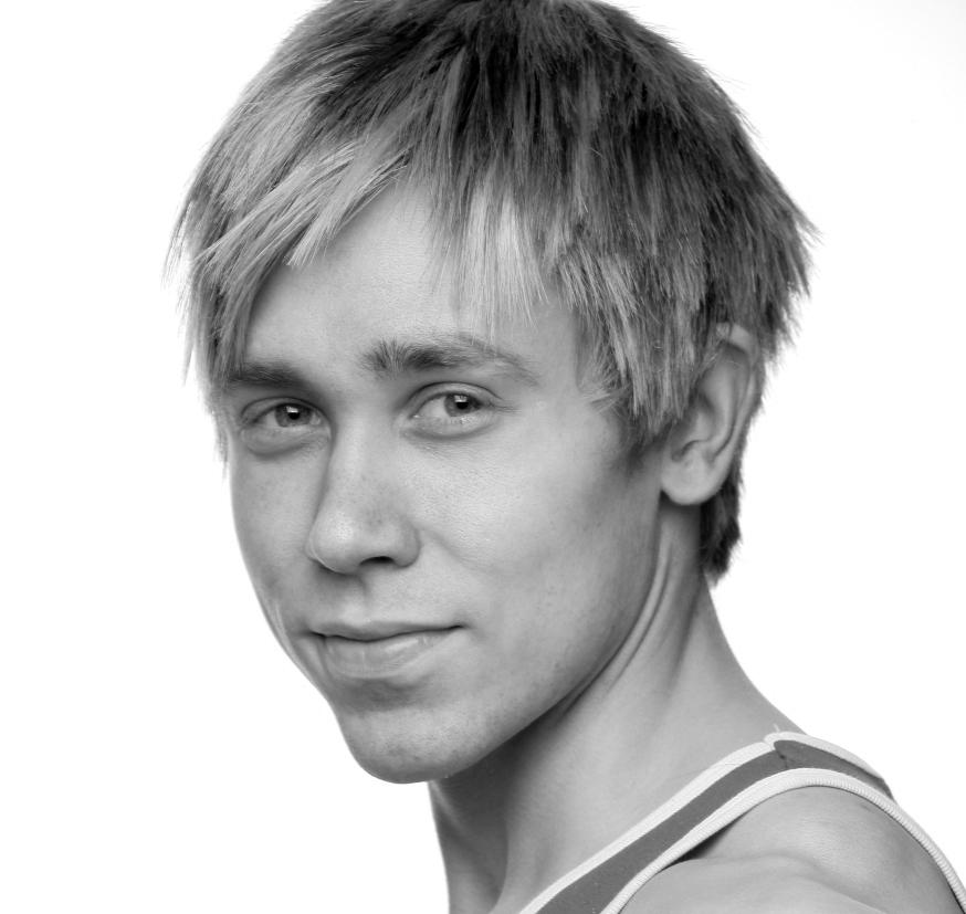 actor Adam Starks large photo