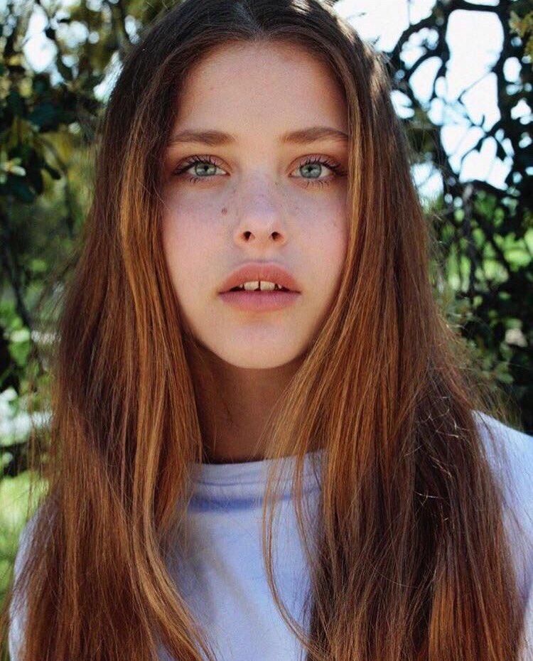 actor Nicole Wallace large photo