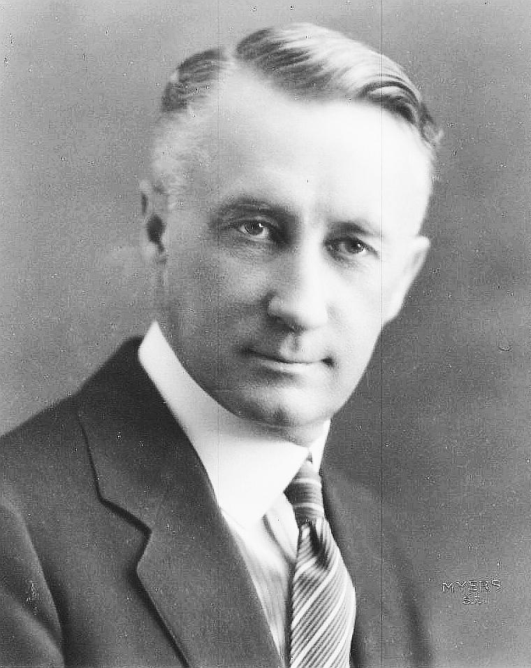 actor Mitchell Ingraham large photo