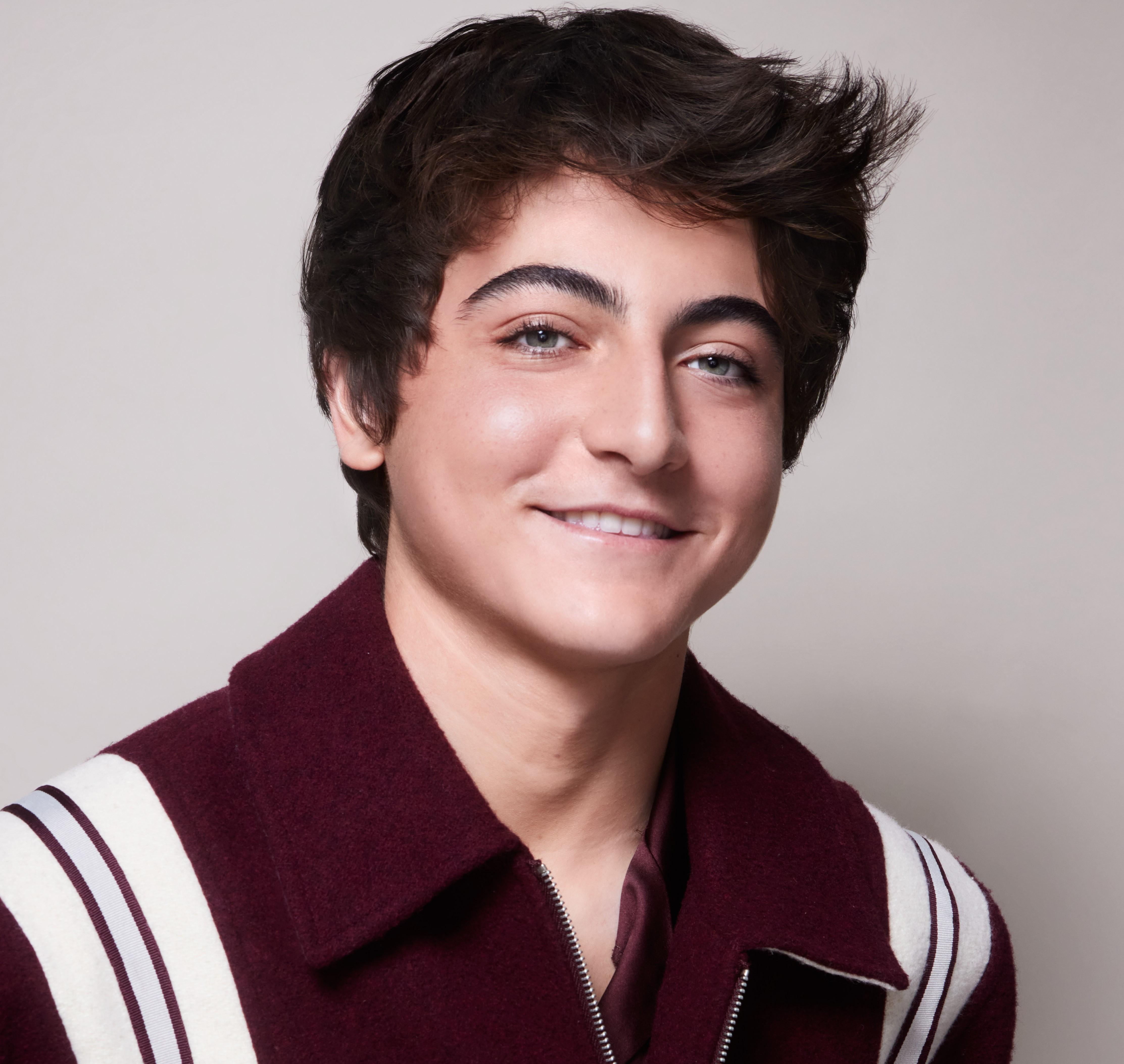 actor Armen Nahapetian large photo