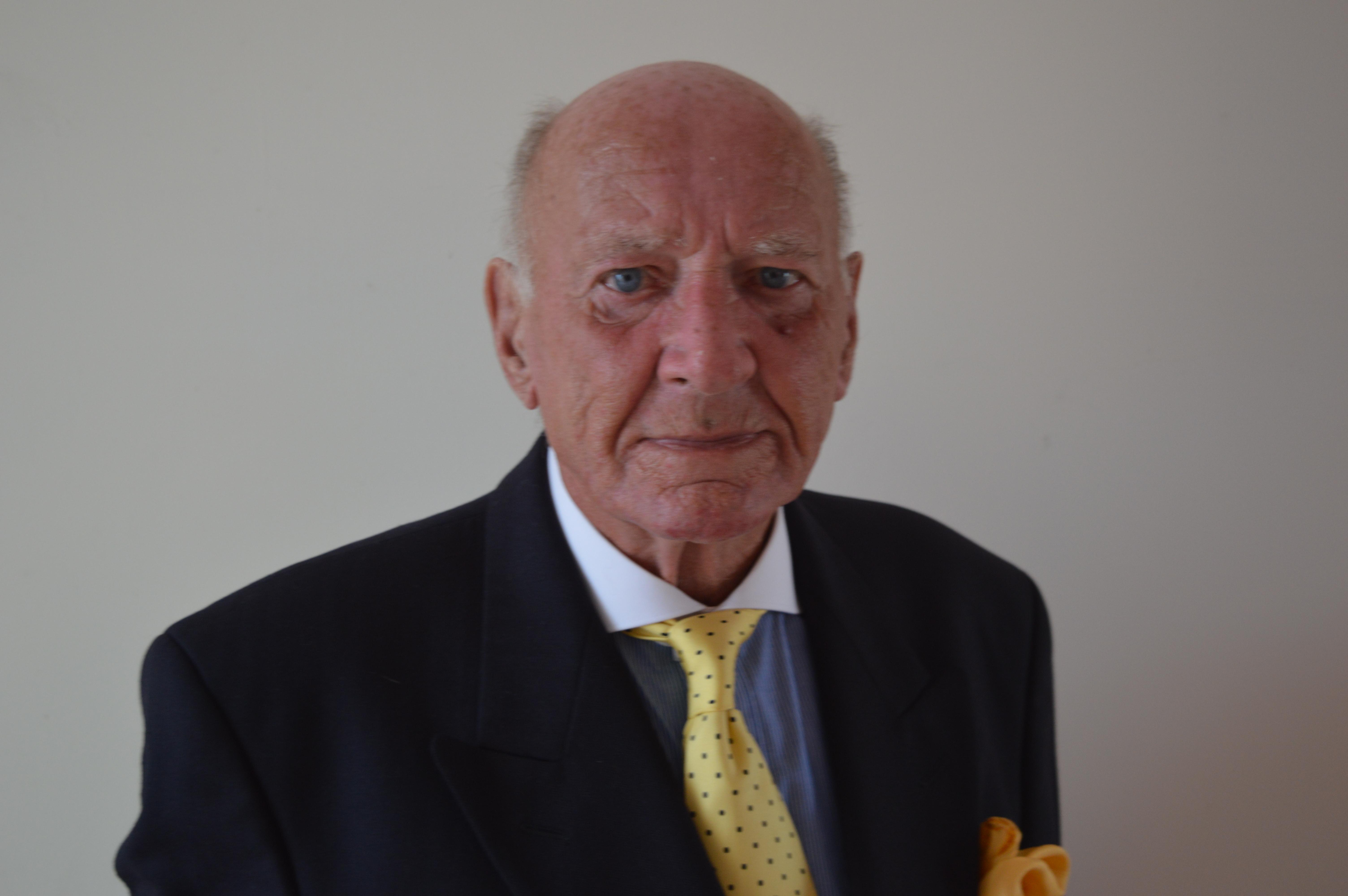 actor Mike Parish large photo